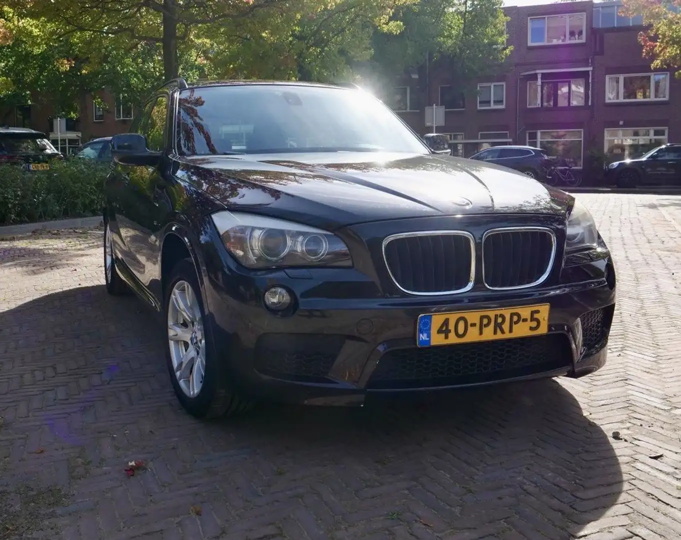BMW X1 sDrive18i Exec. Zwart - 1