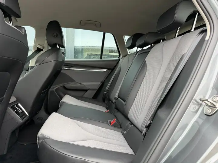 Skoda Enyaq 50 Loft/LED/APP/KAMERA/AMBIENTE/TEMPOMAT/ – Foto 10