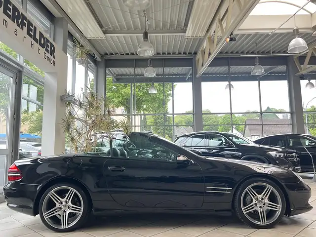 Mercedes-Benz SL view 2