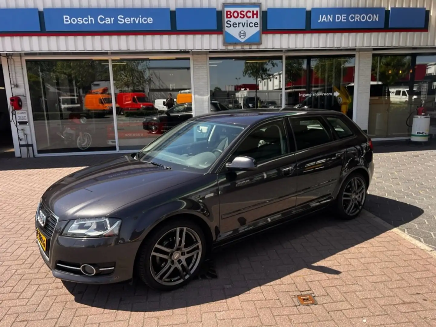Audi A3 Sportback 1.2 TFSI Attraction Advance 5drs #RIJKLA Gris - 1