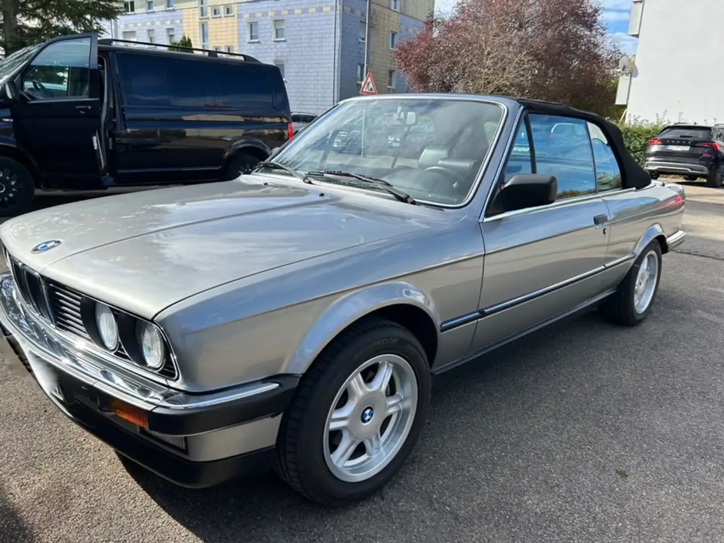 BMW 320 I. E30 srebrna - 1