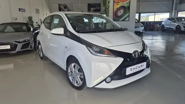 Toyota Aygo 1.0 VVT-i x-play x-shift