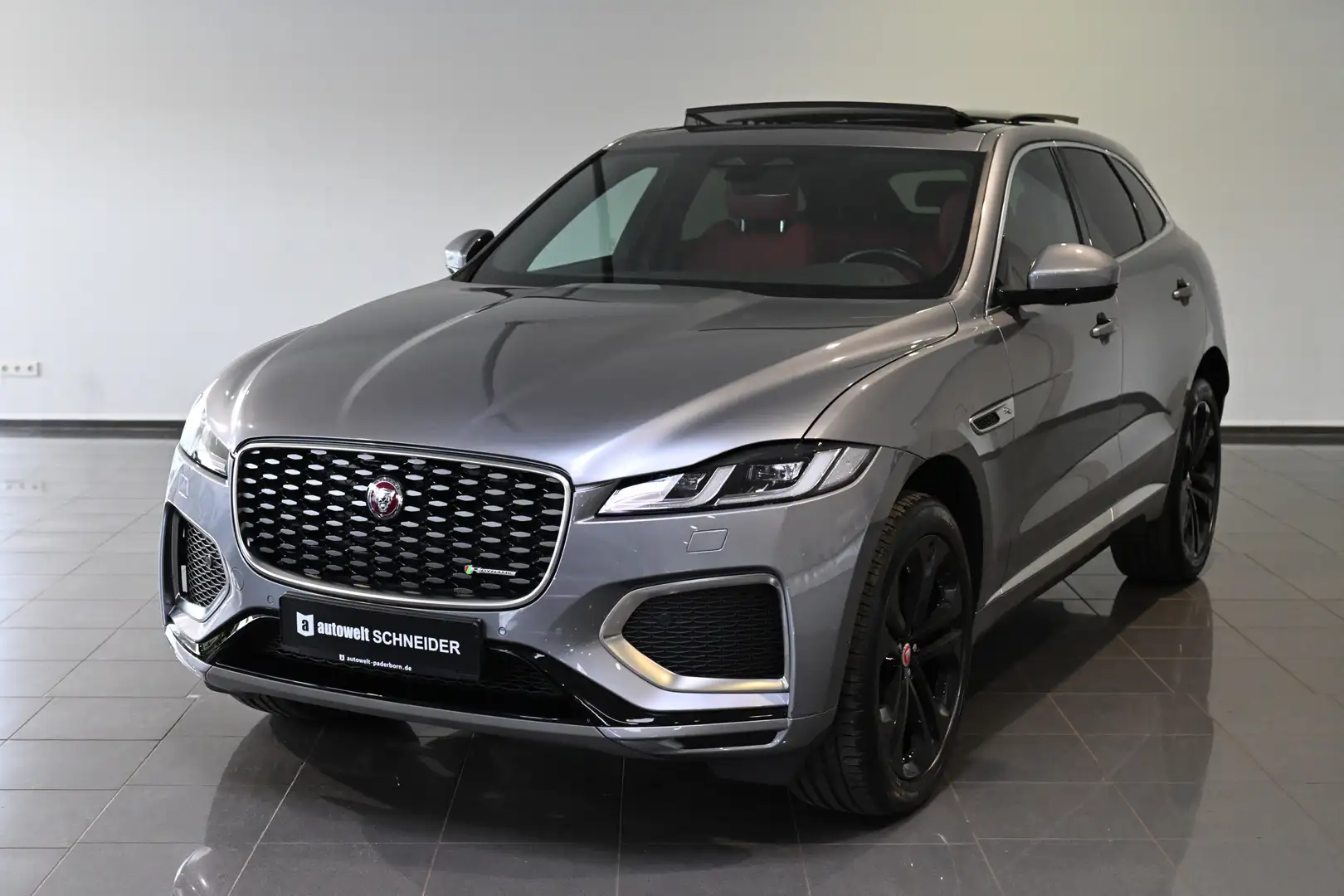 Jaguar F-Pace P250 R-Dynamic SE AWD Pano Grau - 1