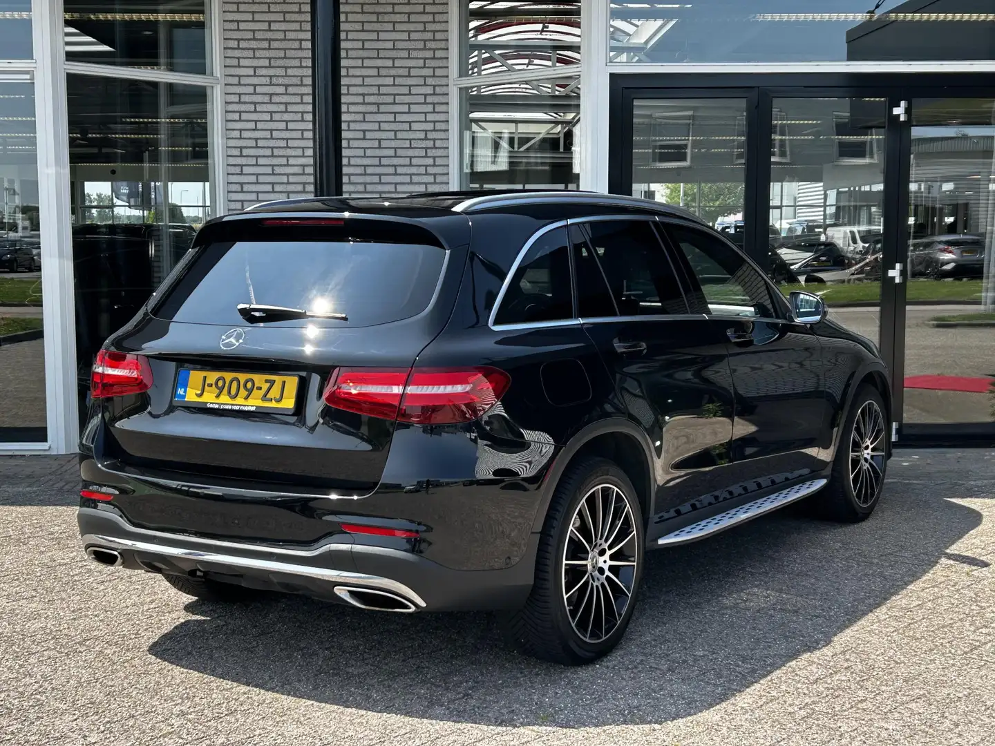 Mercedes-Benz GLC 250 4MATIC Premium Plus | Trekhaak | Panoramadak | Tre Nero - 2