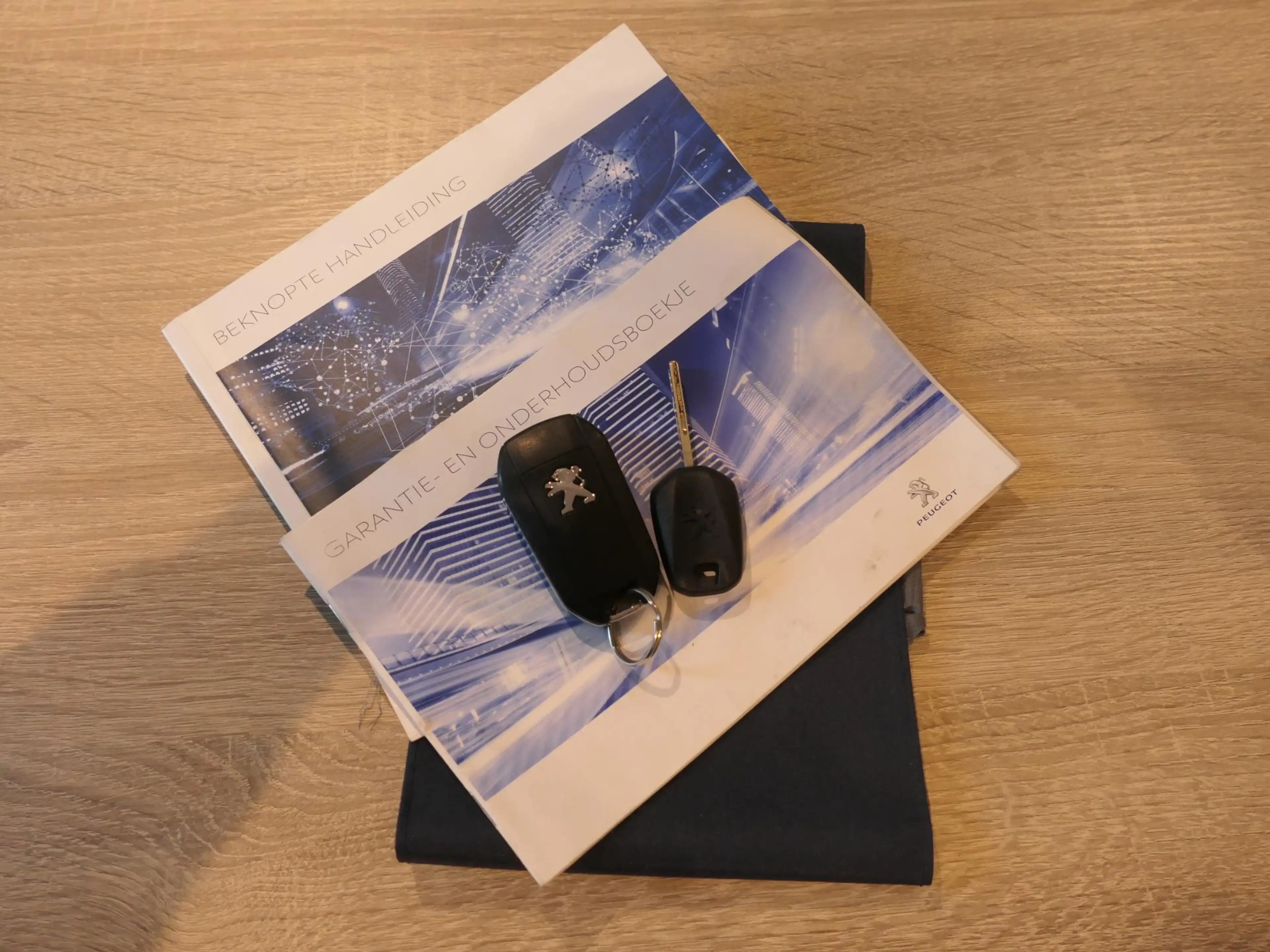 Peugeot 2008 1.2 PureTech Blue Lease Allure | 130 PK | Nieuwe d — photo 15