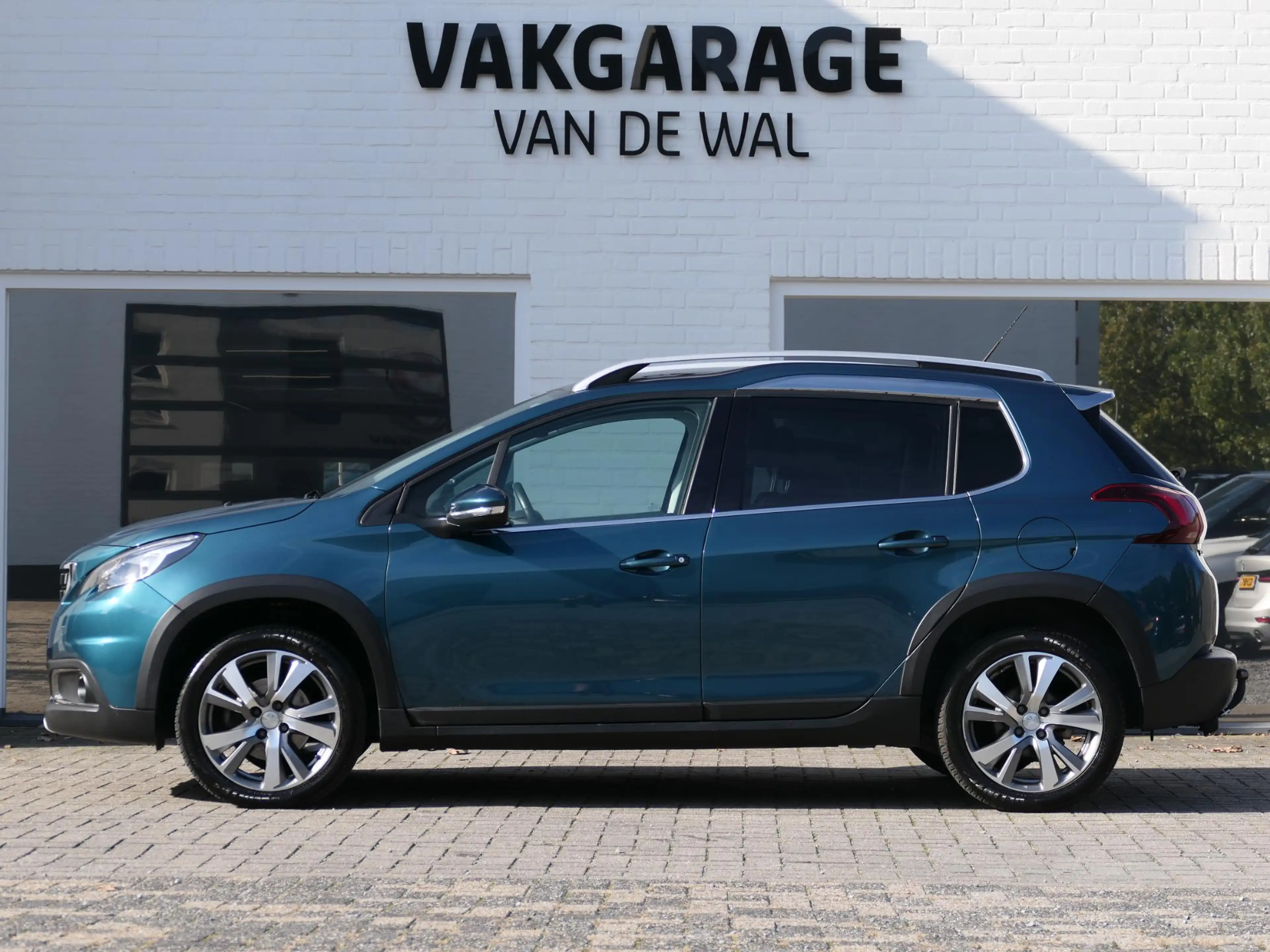 Peugeot 2008 1.2 PureTech Blue Lease Allure | 130 PK | Nieuwe d — photo 2