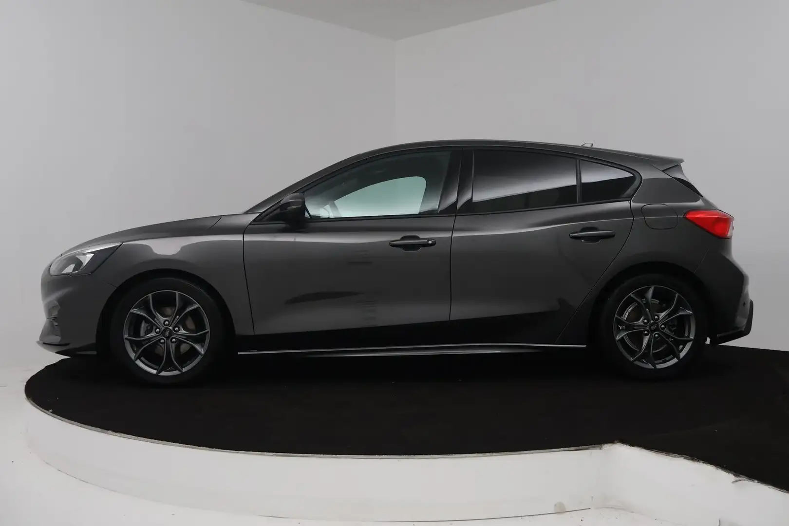 Ford Focus 1.0 EcoBoost Titanium Business (NAVIGATIE, CARPLAY Grau - 2