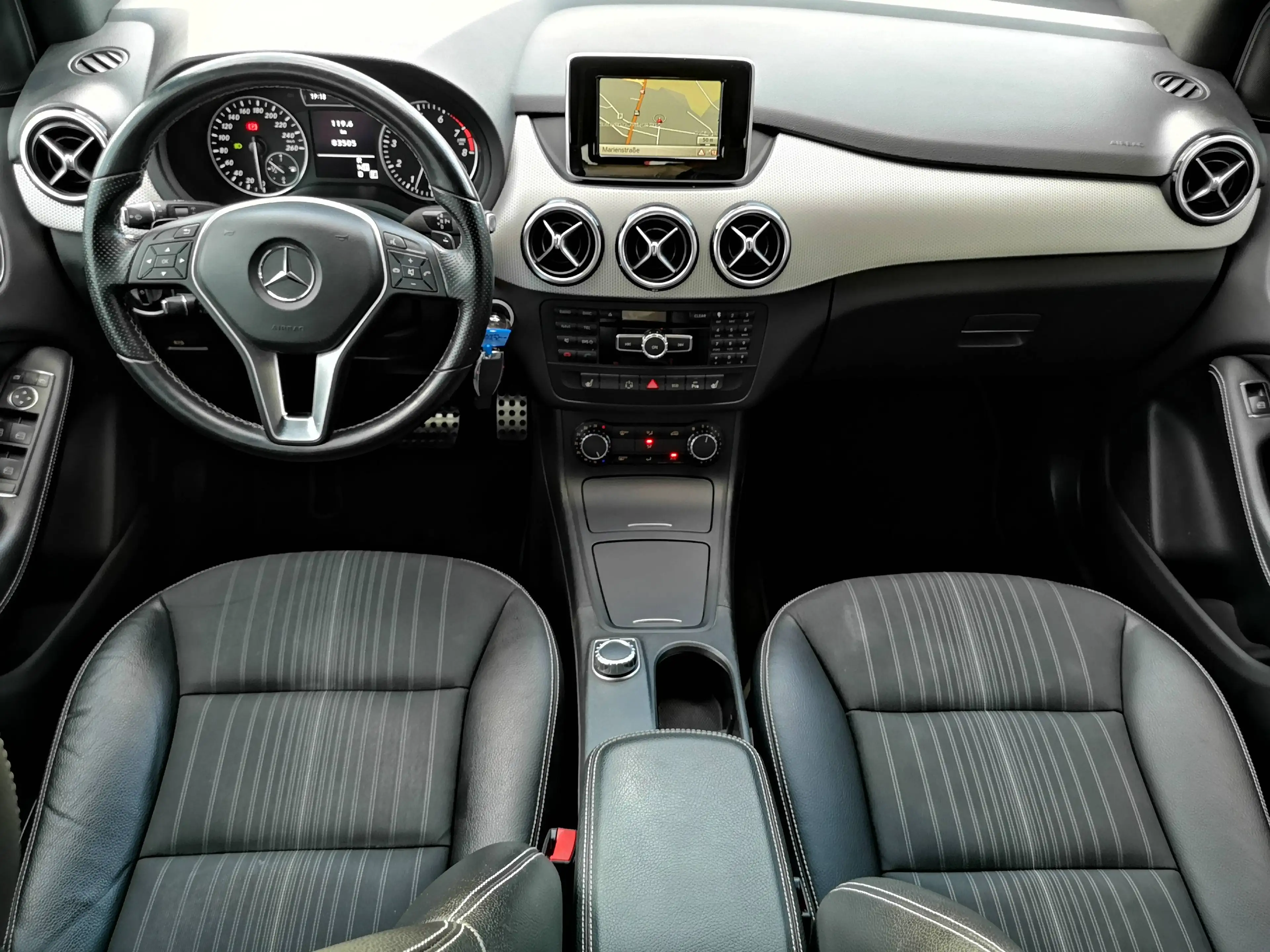 Mercedes-Benz B 200 B 200 BlueEfficiency NAVI LEDER AUTOMATIK ALU 17" — photo 14