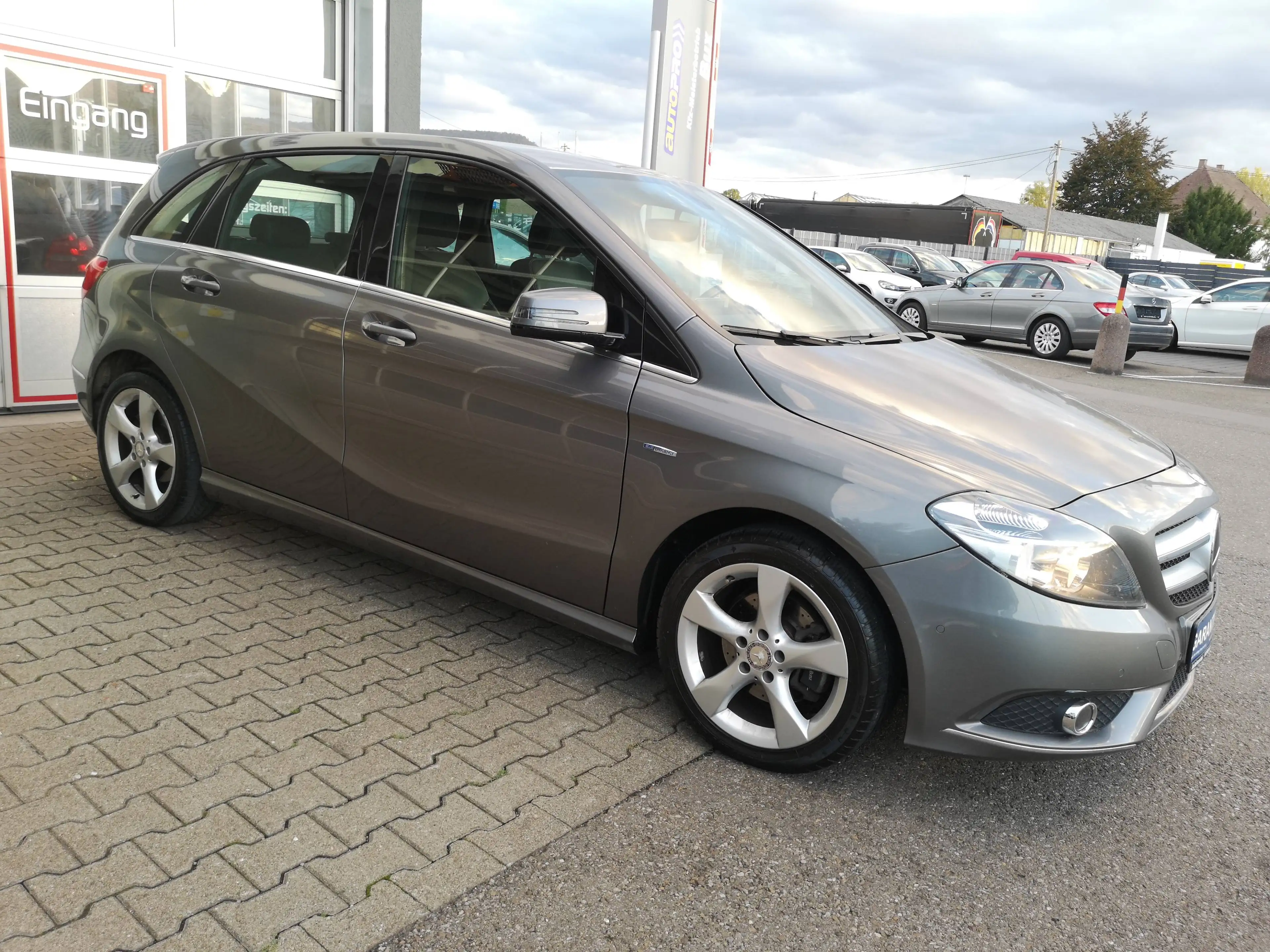 Mercedes-Benz B 200 B 200 BlueEfficiency NAVI LEDER AUTOMATIK ALU 17" — photo 4