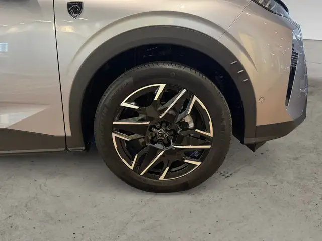Peugeot 3008 view 5