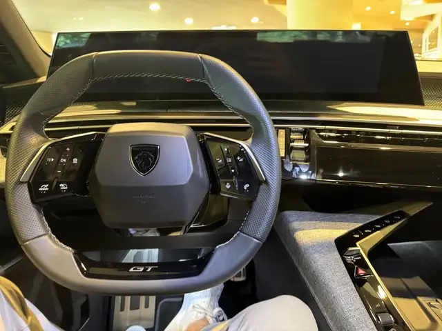 Peugeot 3008 view 11