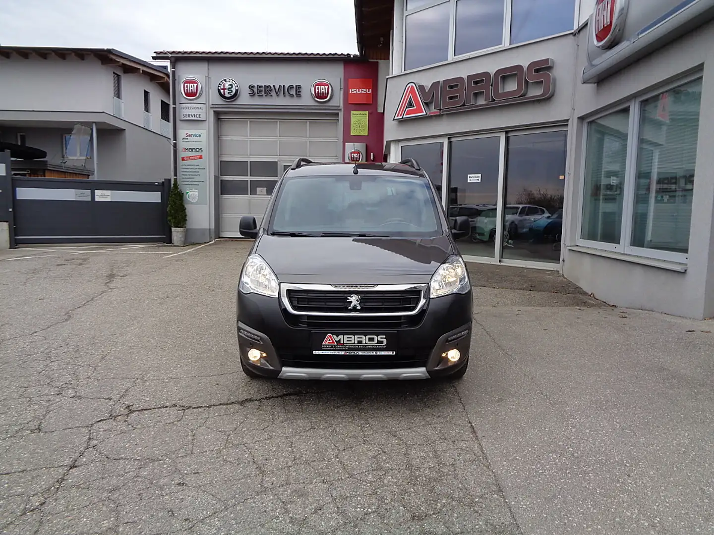 Peugeot Partner Tepee Outdoor 1,2 PureTech 110 Benzin Braun - 2