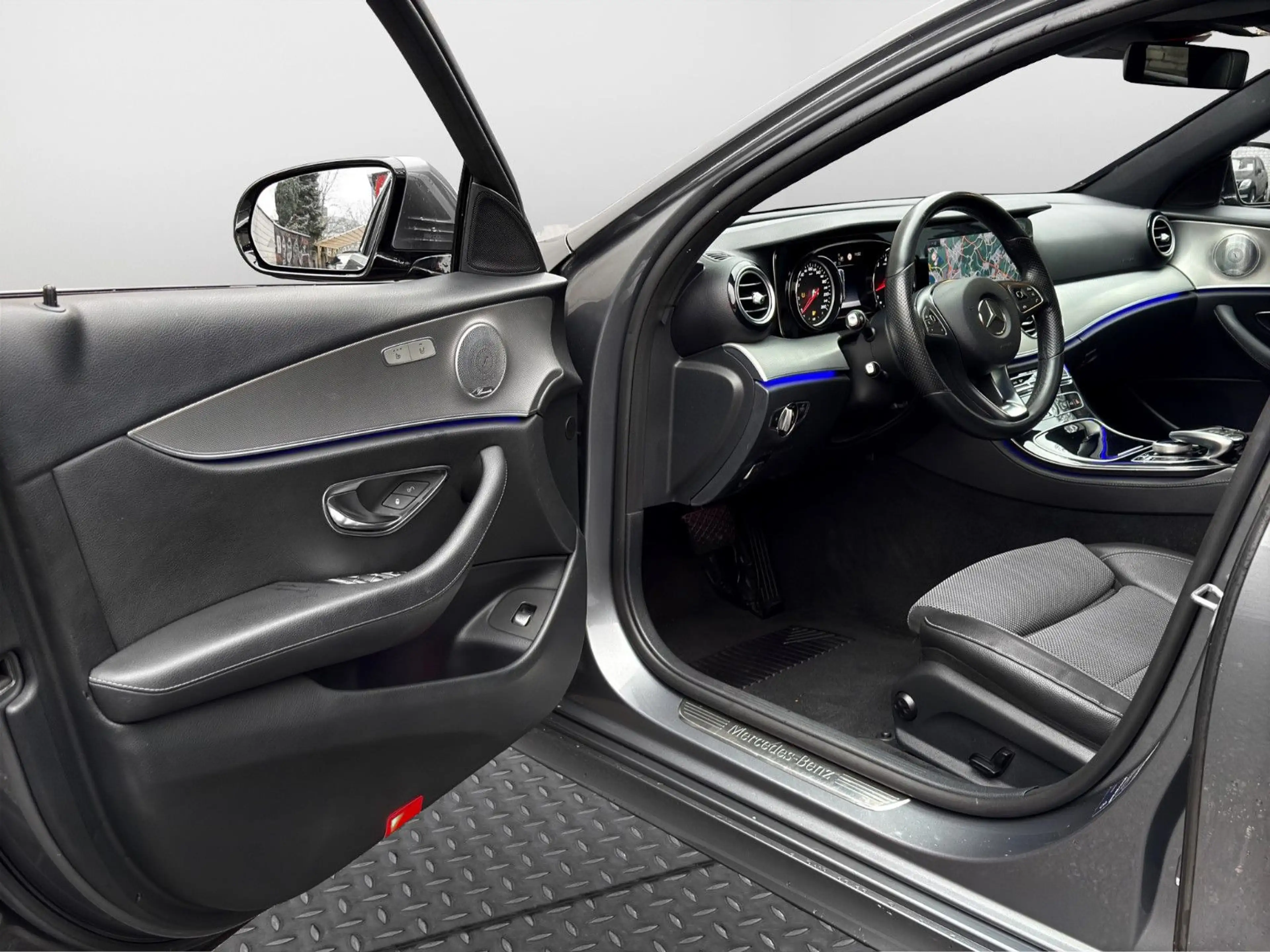 Mercedes-Benz E 250 9G AMG *Aut.*Leder*Schieb.*R-Cam*LED* — photo 12