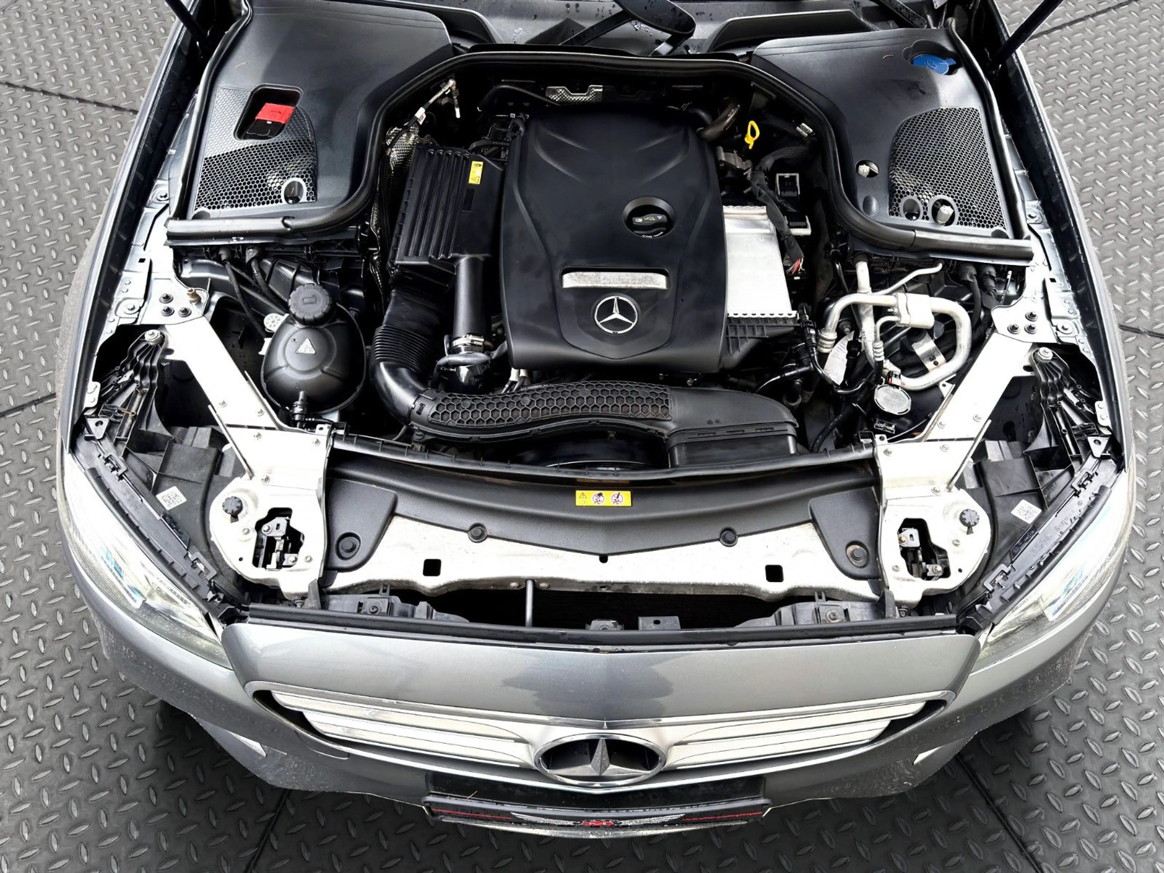 Mercedes-Benz E 250 9G AMG *Aut.*Leder*Schieb.*R-Cam*LED* — photo 10
