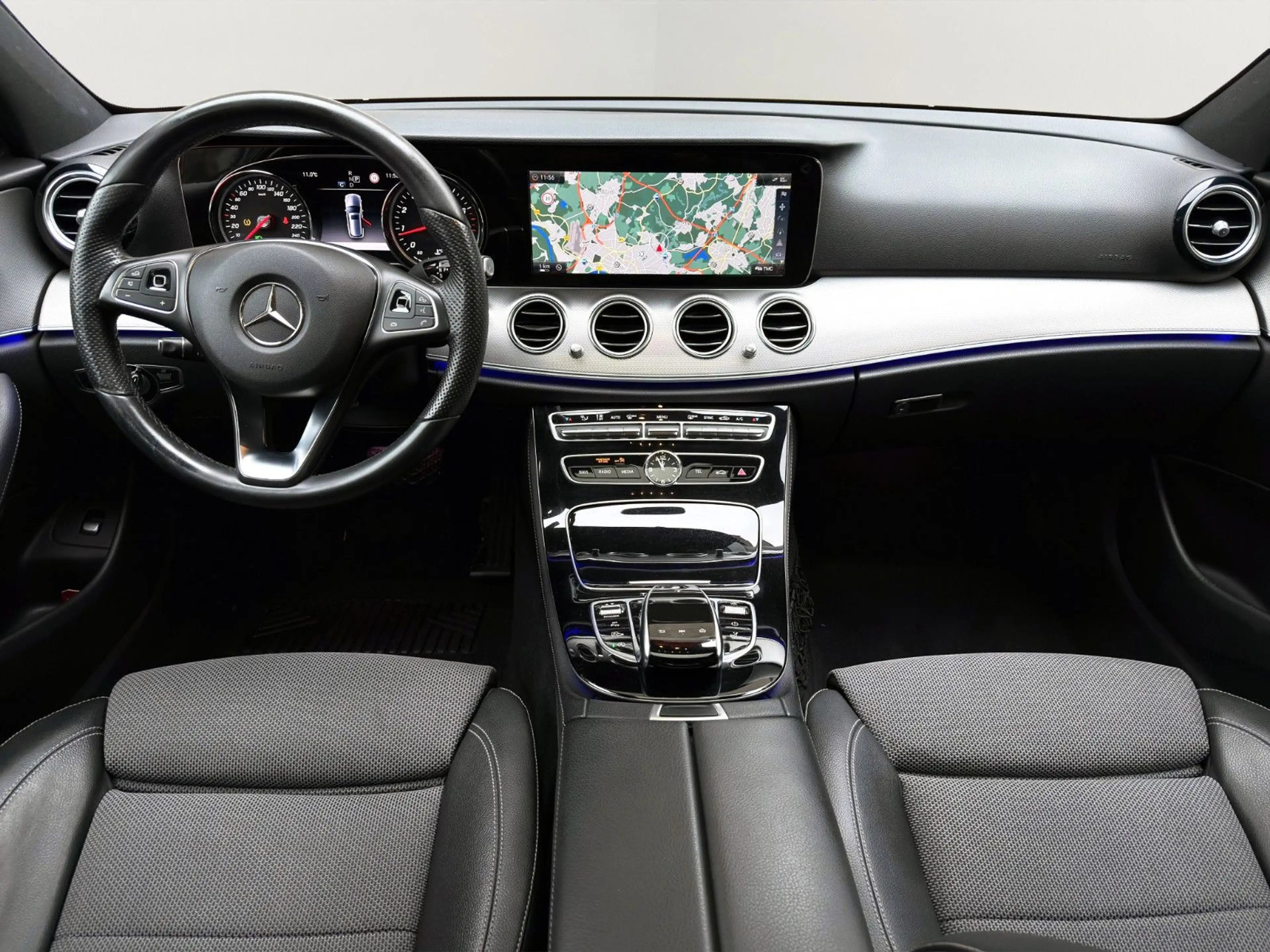 Mercedes-Benz E 250 9G AMG *Aut.*Leder*Schieb.*R-Cam*LED* — photo 13