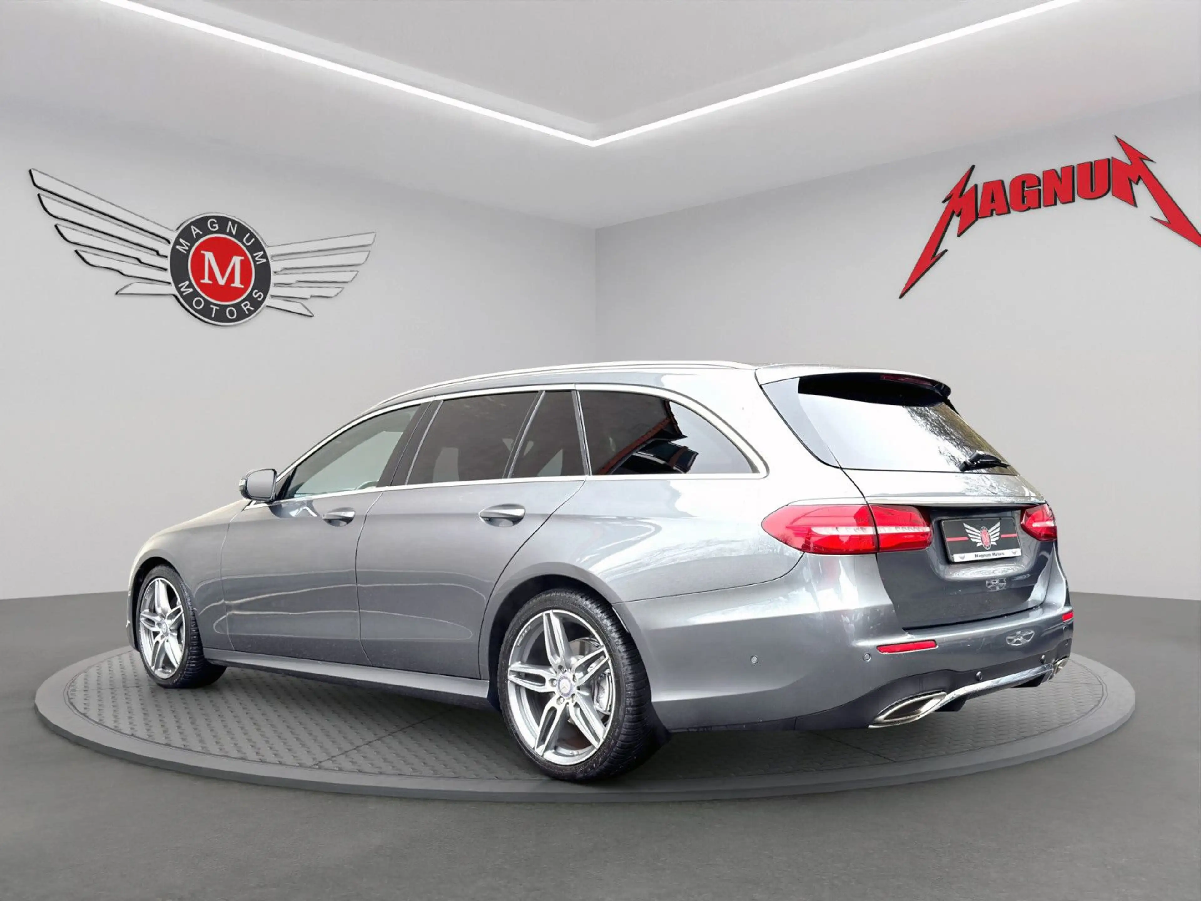 Mercedes-Benz E 250 9G AMG *Aut.*Leder*Schieb.*R-Cam*LED* — photo 4