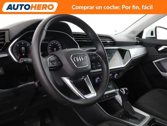 Audi Q3 view 12