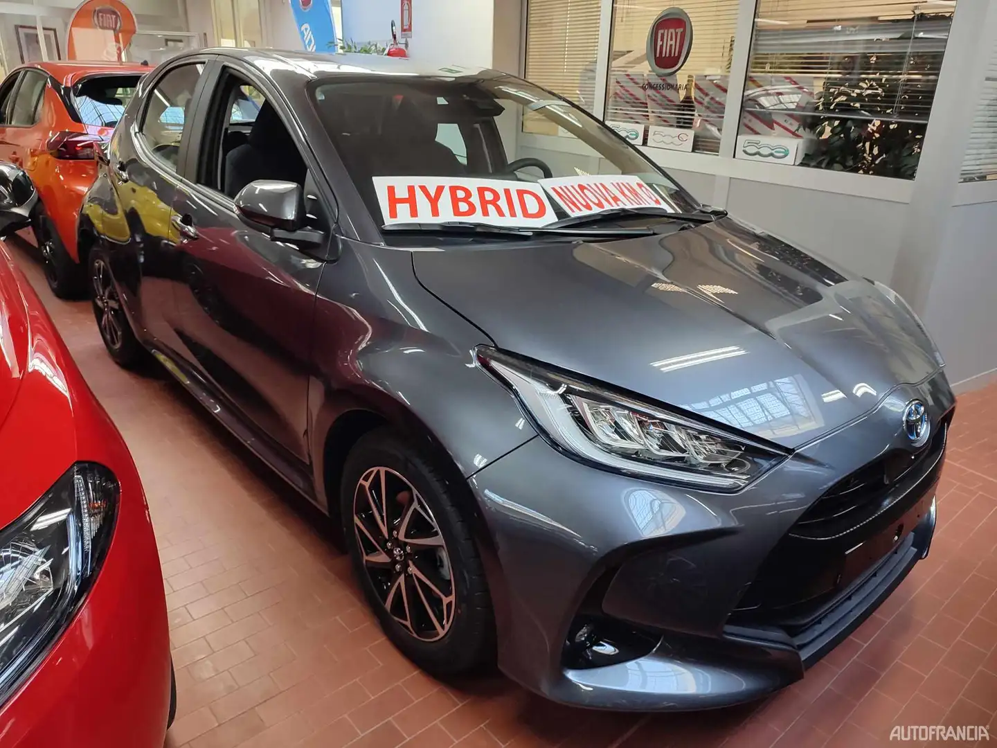 Toyota Yaris 1.5 116CV FULL HYBRID TREND Сірий - 2