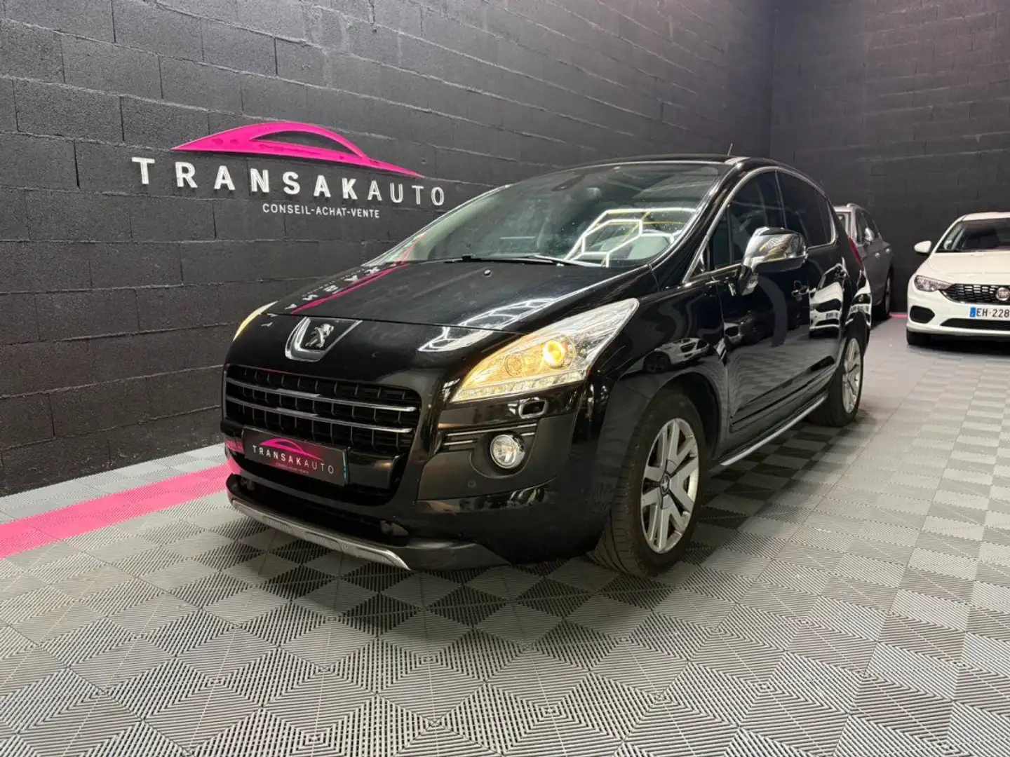 Peugeot 3008 HYBRID4 2.0 HDi 163ch FAP BMP6 + Electric 37ch Noir - 1
