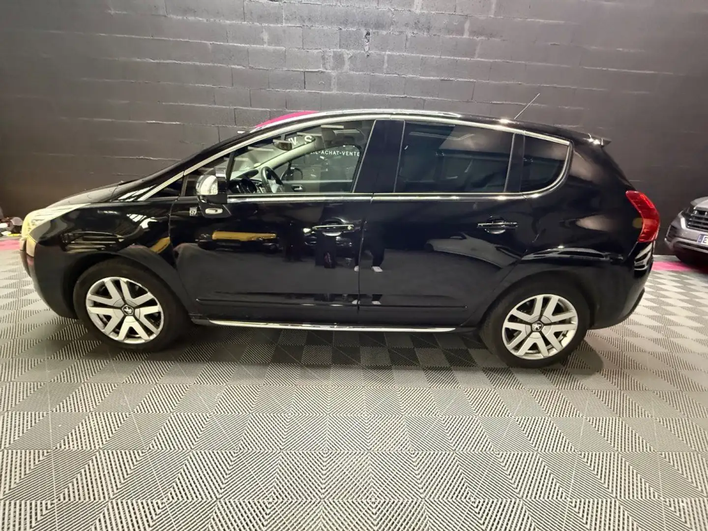 Peugeot 3008 HYBRID4 2.0 HDi 163ch FAP BMP6 + Electric 37ch Noir - 2