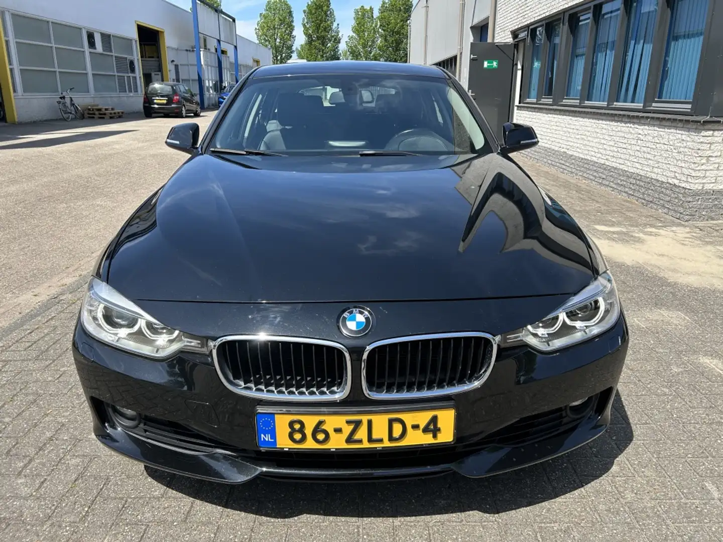 BMW 320 3-serie Touring 320i High Executive LEER XENON NAV Schwarz - 2