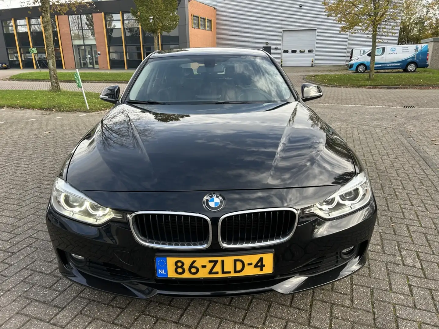 BMW 320 3-serie Touring 320i High Executive LEER XENON NAV Zwart - 2
