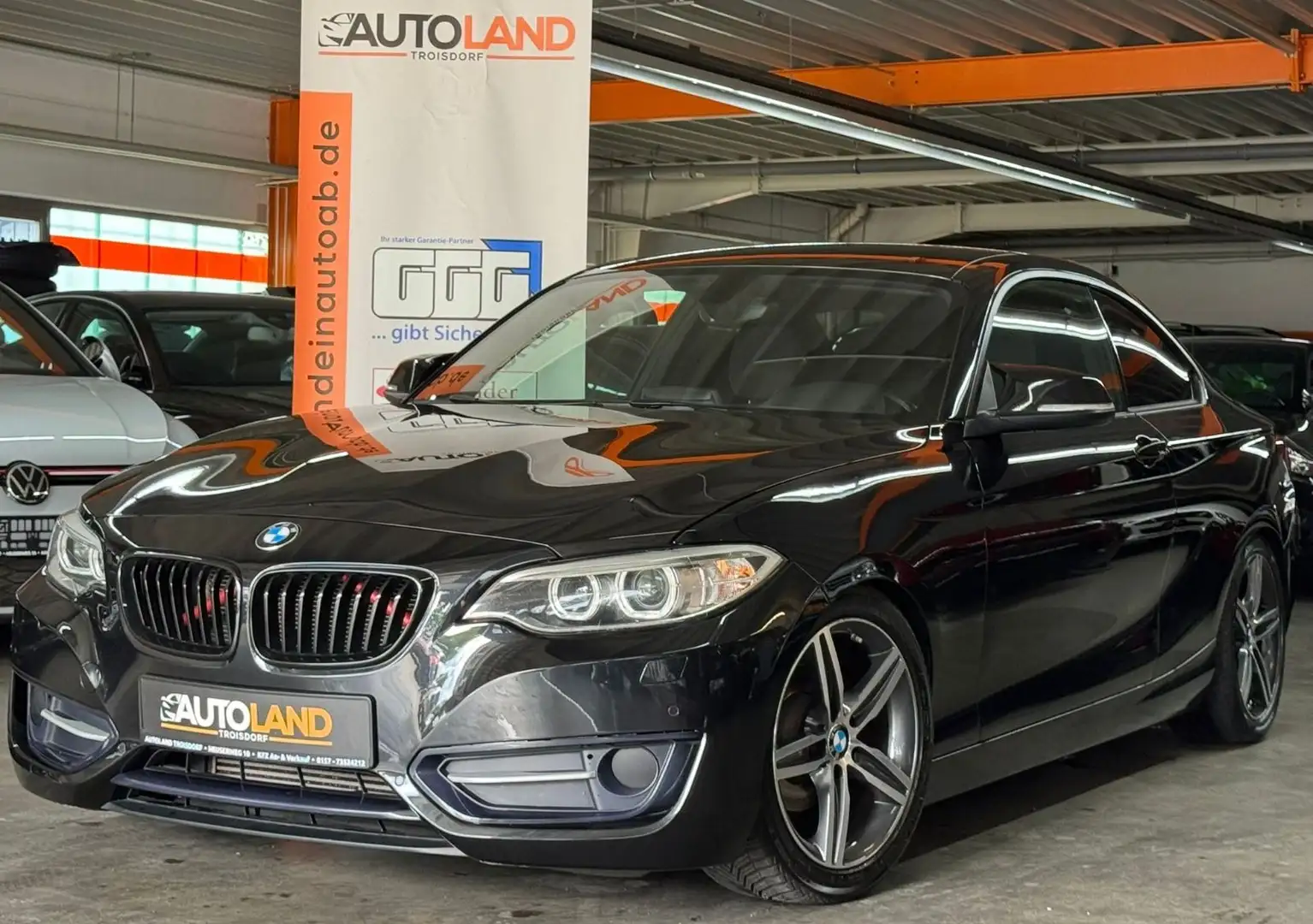BMW 218 d Sport Line*AUTOM*XENON*NAVI*SHZG*TEMPO* Schwarz - 2