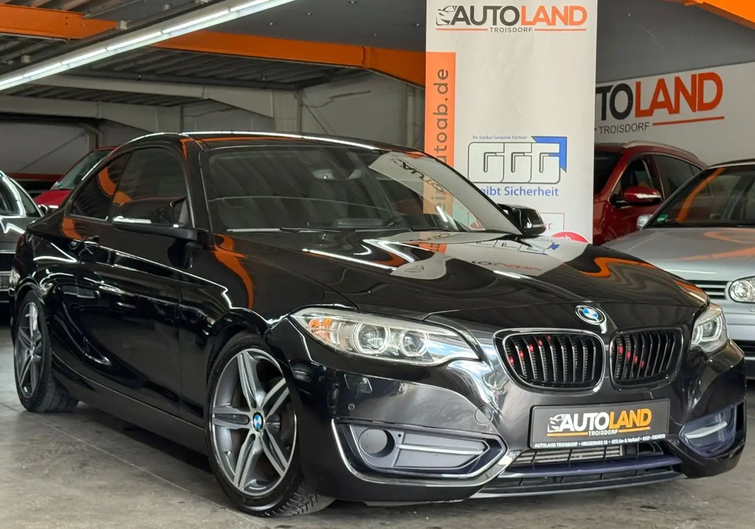 BMW 218 d Sport Line*AUTOM*XENON*NAVI*SHZG*TEMPO* Schwarz - 1