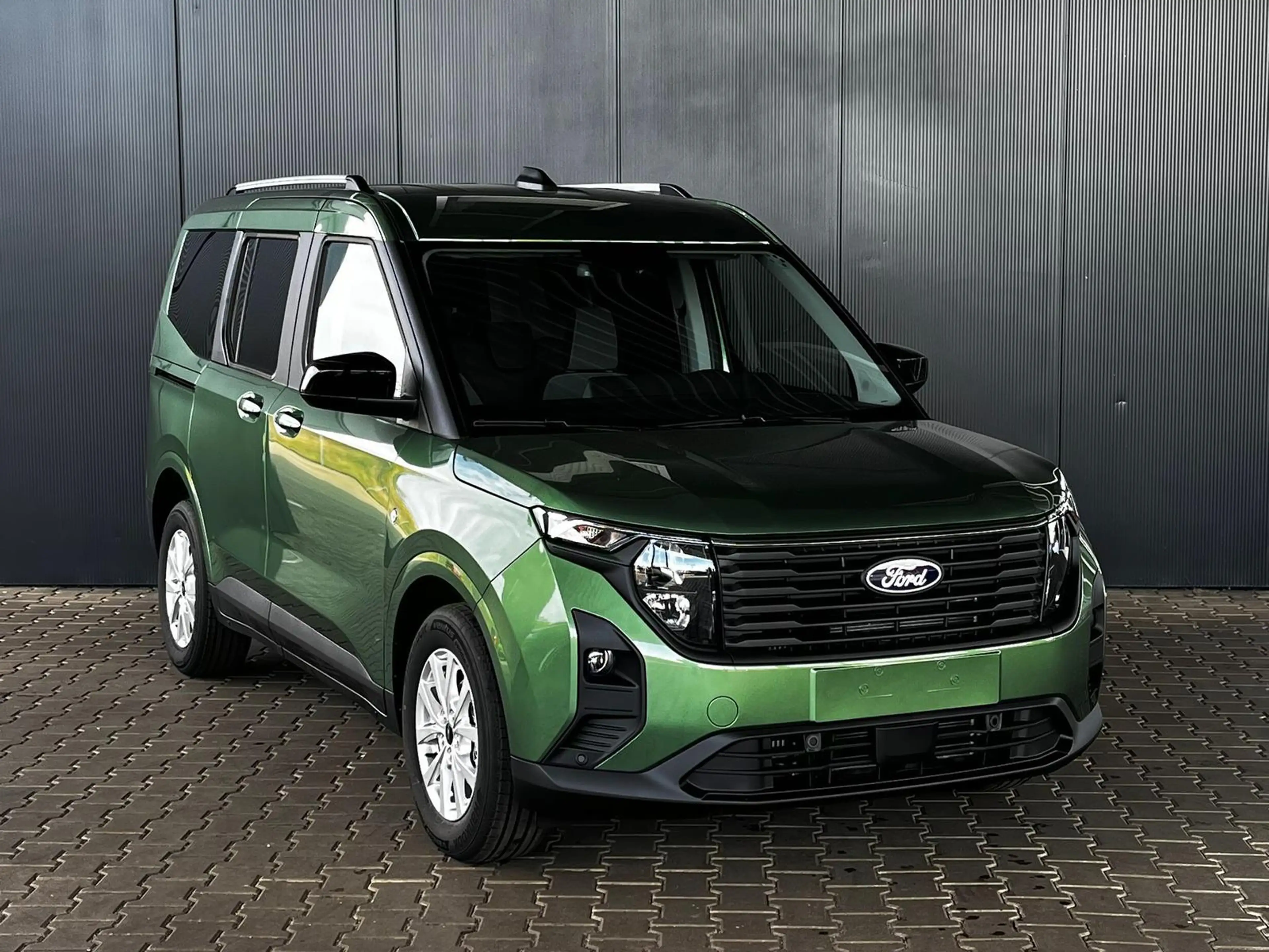 Ford Tourneo Courier Titanium 1.0 Ecoboost AT / PDC V.&H. m. Kamera / — photo 4