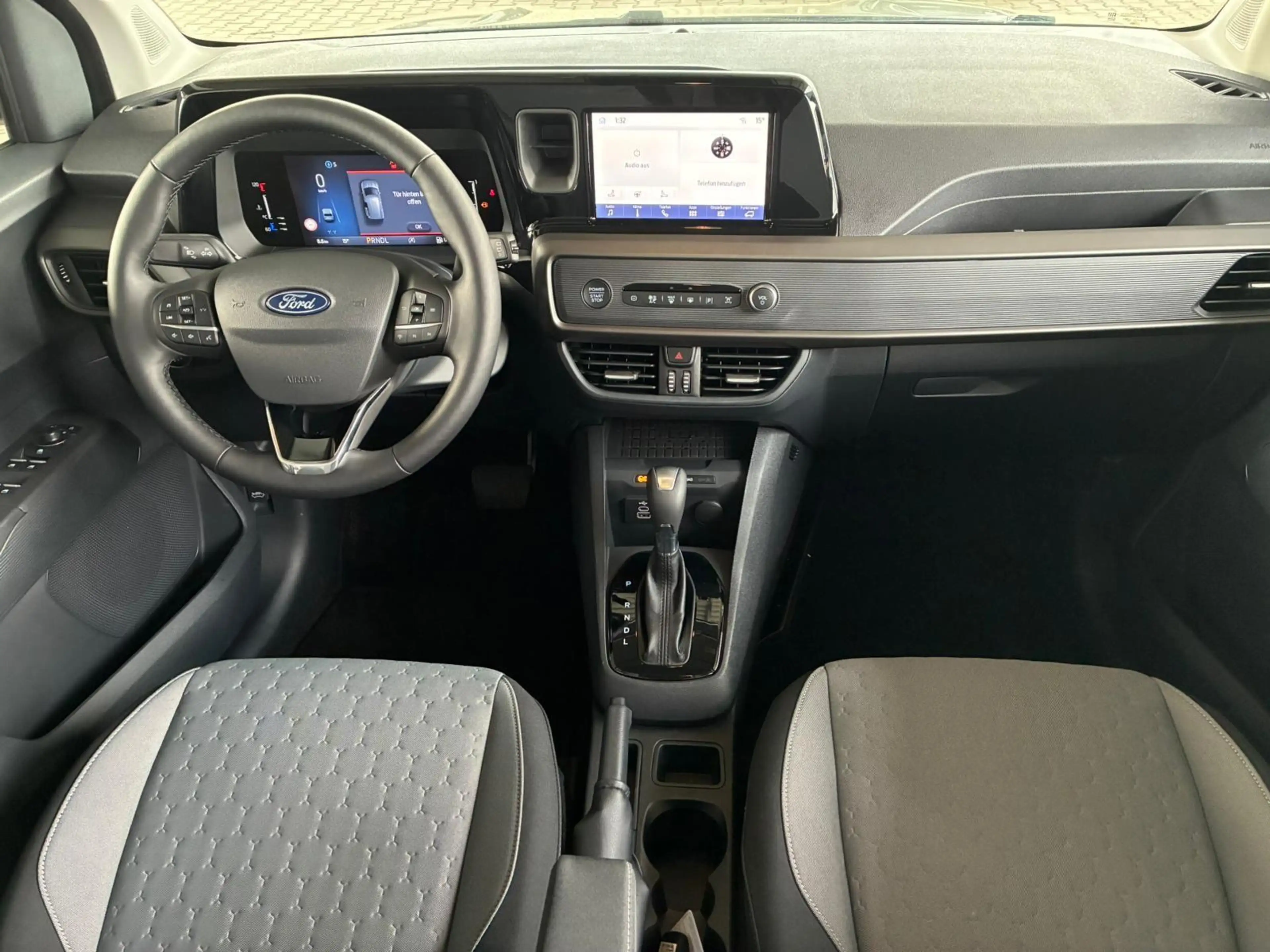 Ford Tourneo Courier Titanium 1.0 Ecoboost AT / PDC V.&H. m. Kamera / — photo 6