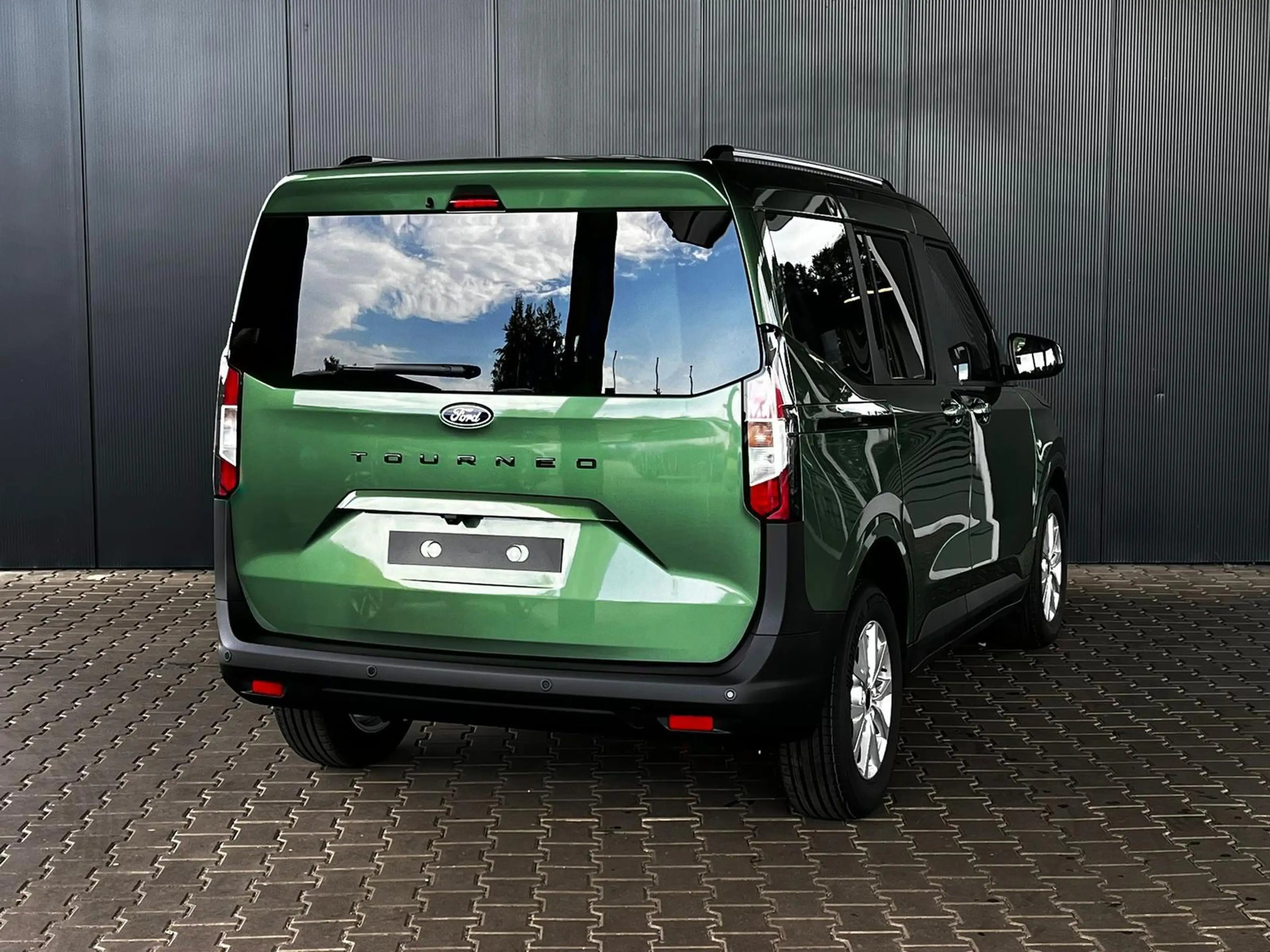 Ford Tourneo Courier Titanium 1.0 Ecoboost AT / PDC V.&H. m. Kamera / — photo 3