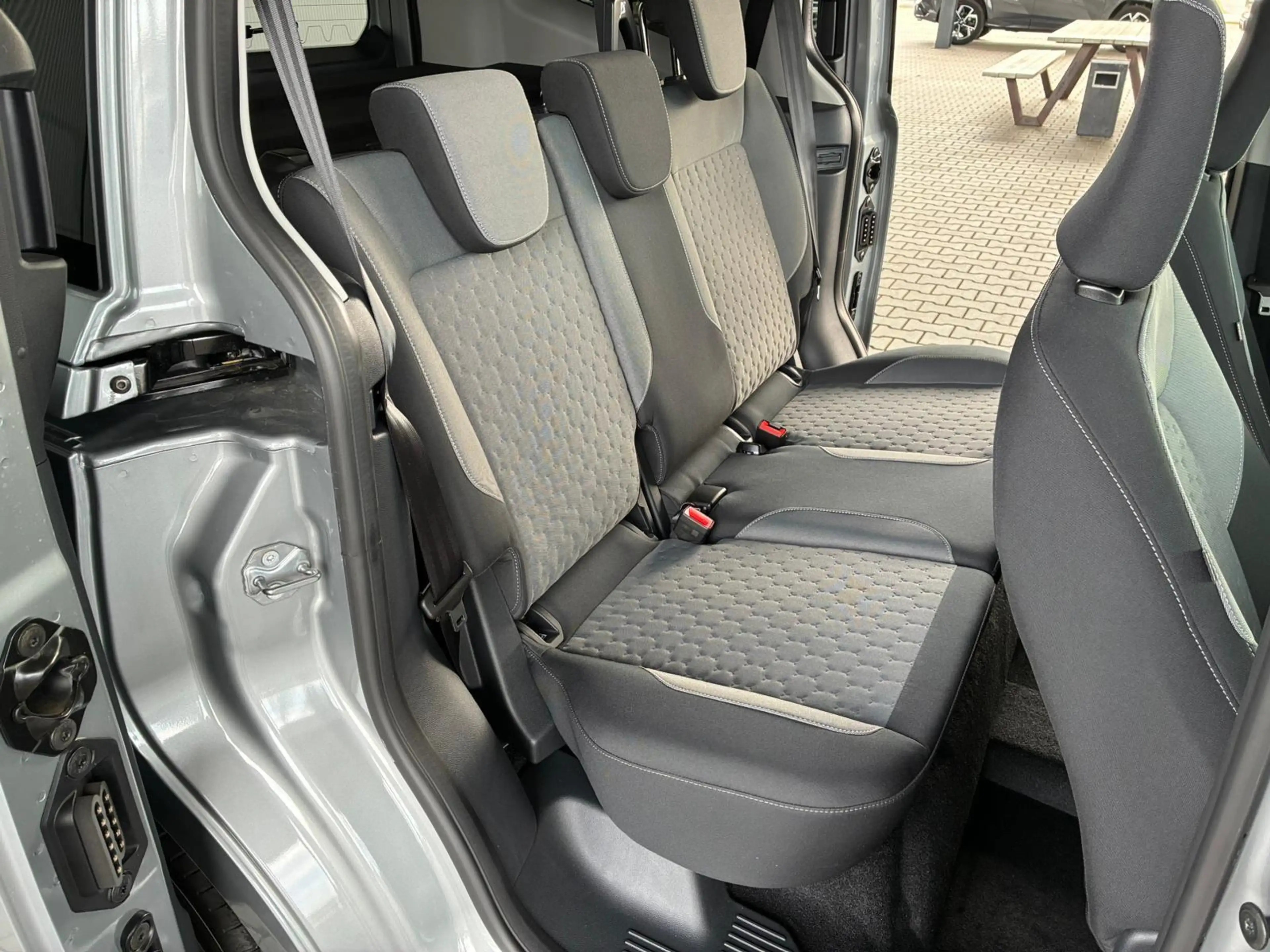 Ford Tourneo Courier Titanium 1.0 Ecoboost AT / PDC V.&H. m. Kamera / — photo 10