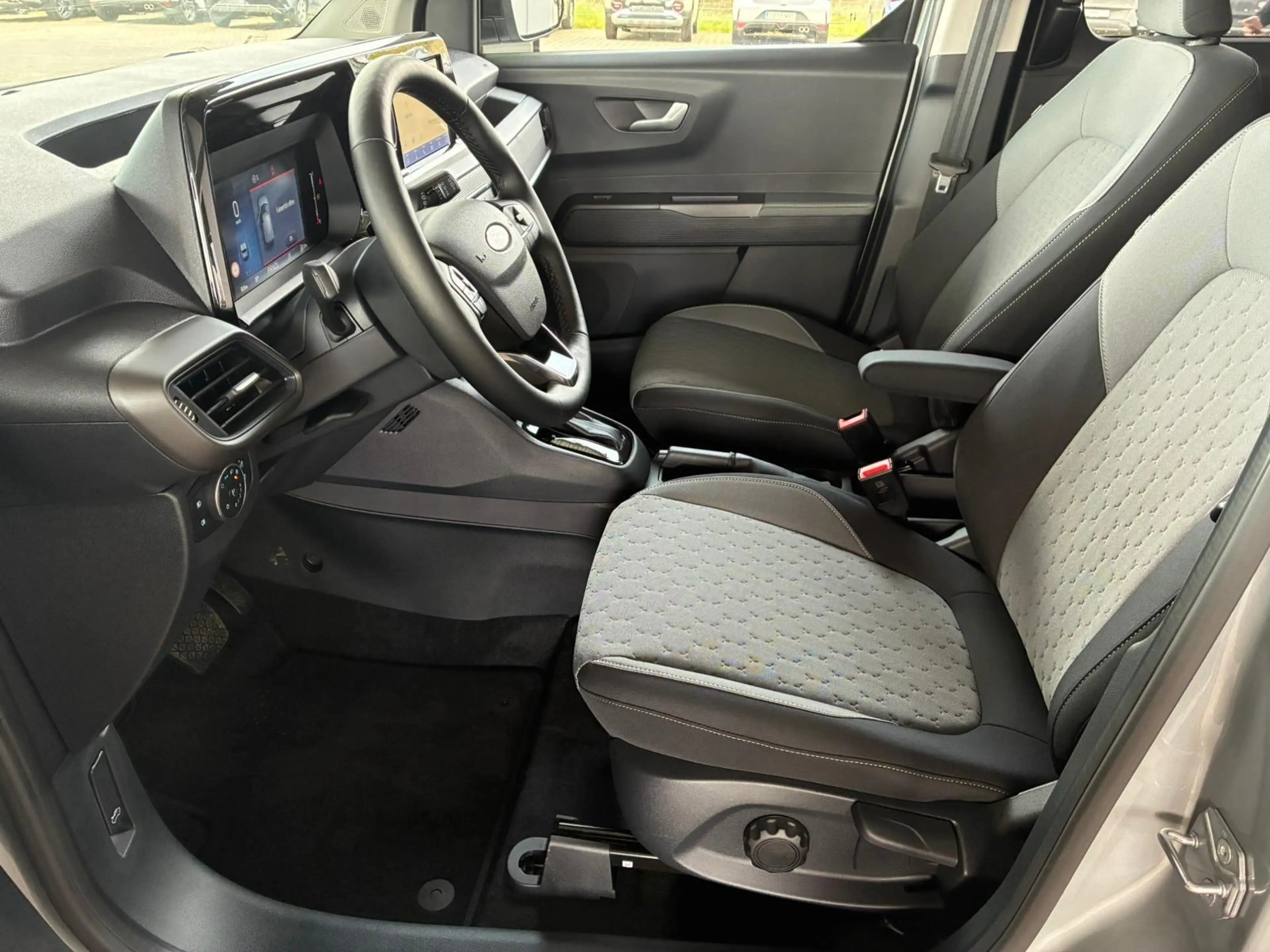 Ford Tourneo Courier Titanium 1.0 Ecoboost AT / PDC V.&H. m. Kamera / — photo 7