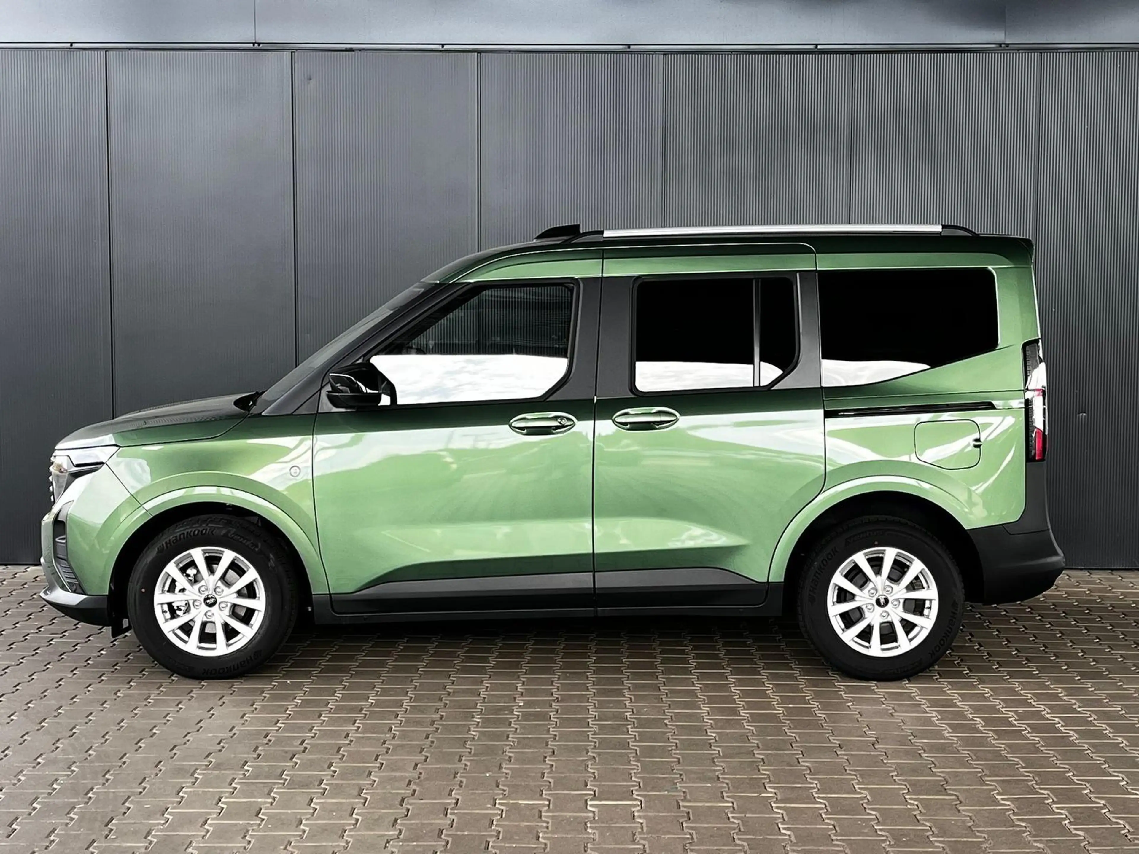 Ford Tourneo Courier Titanium 1.0 Ecoboost AT / PDC V.&H. m. Kamera / — photo 2