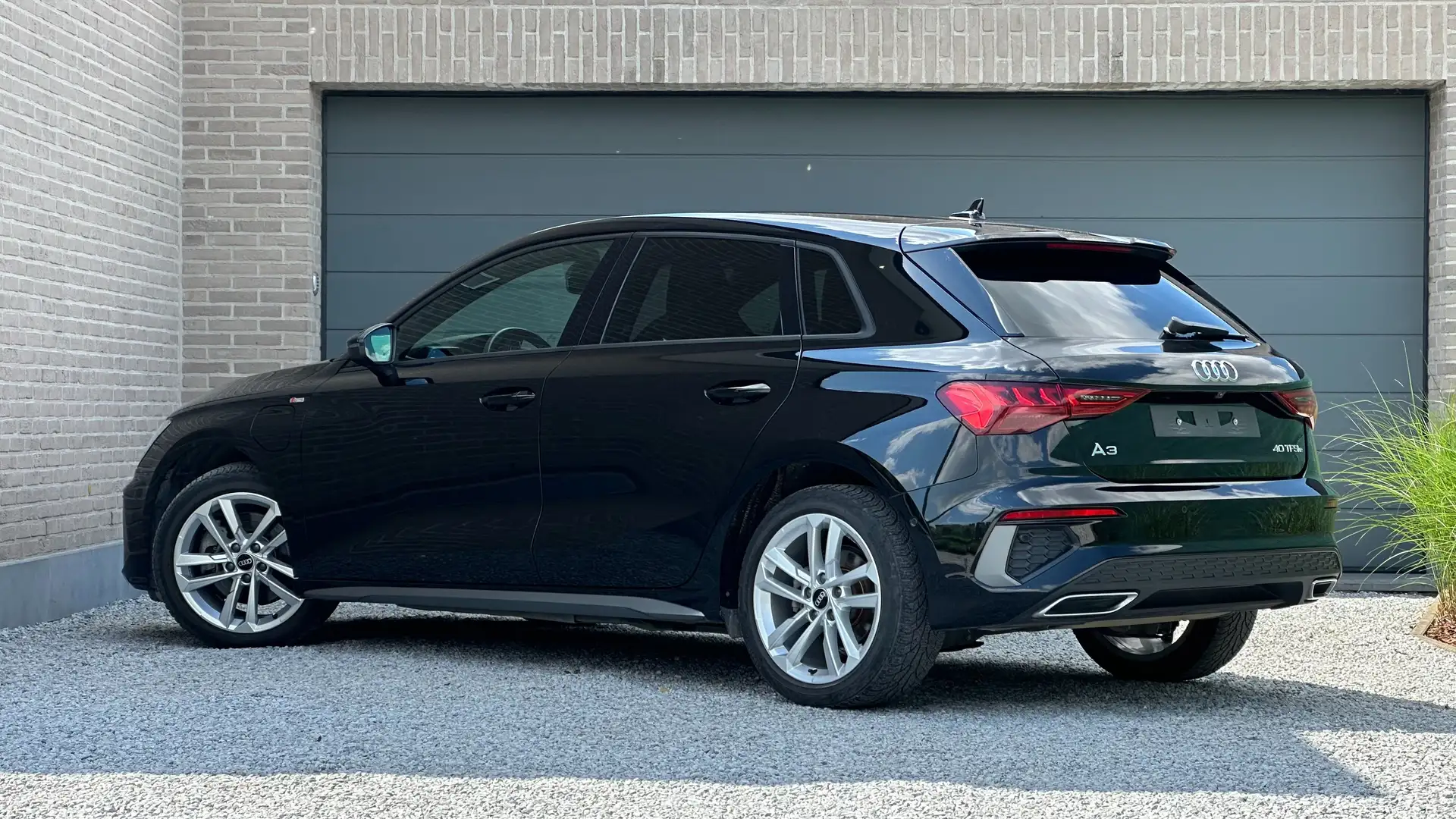 Audi A3 SB 40TFSIe S Line / Alcantara Sportzetel / Garanti Zwart - 2