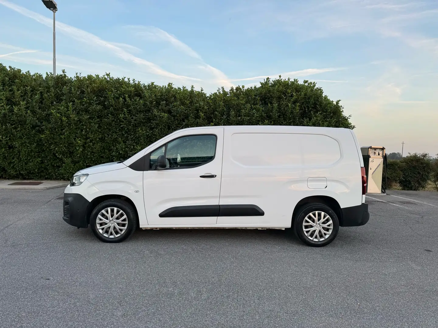 Citroen Berlingo 1.5 bluehdi XL Shine s&s 130cv Automatico 8Marce Weiß - 2