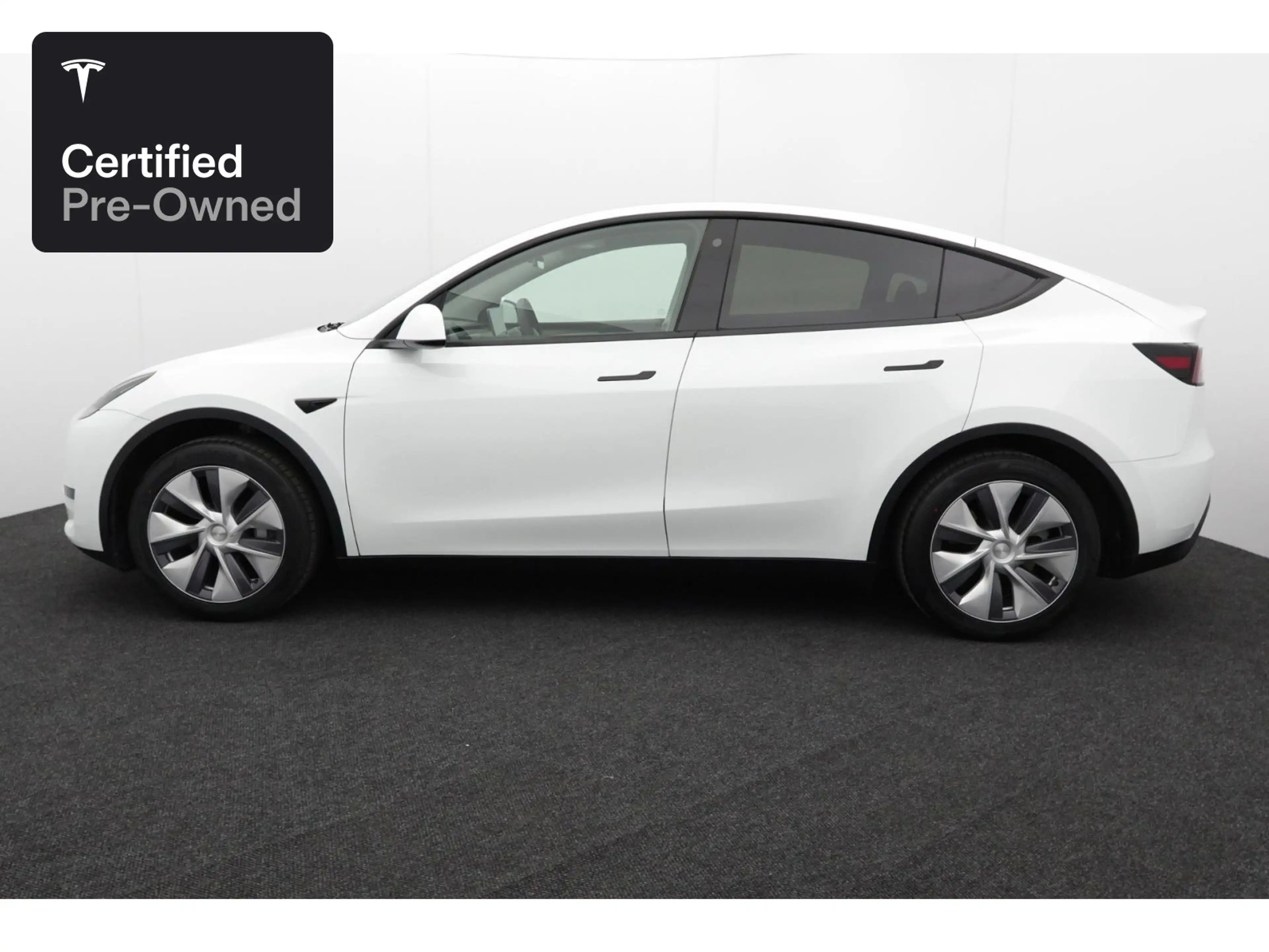 Tesla Model Y Rear-Wheel Drive "Certified Pre-Owned" — photo 5