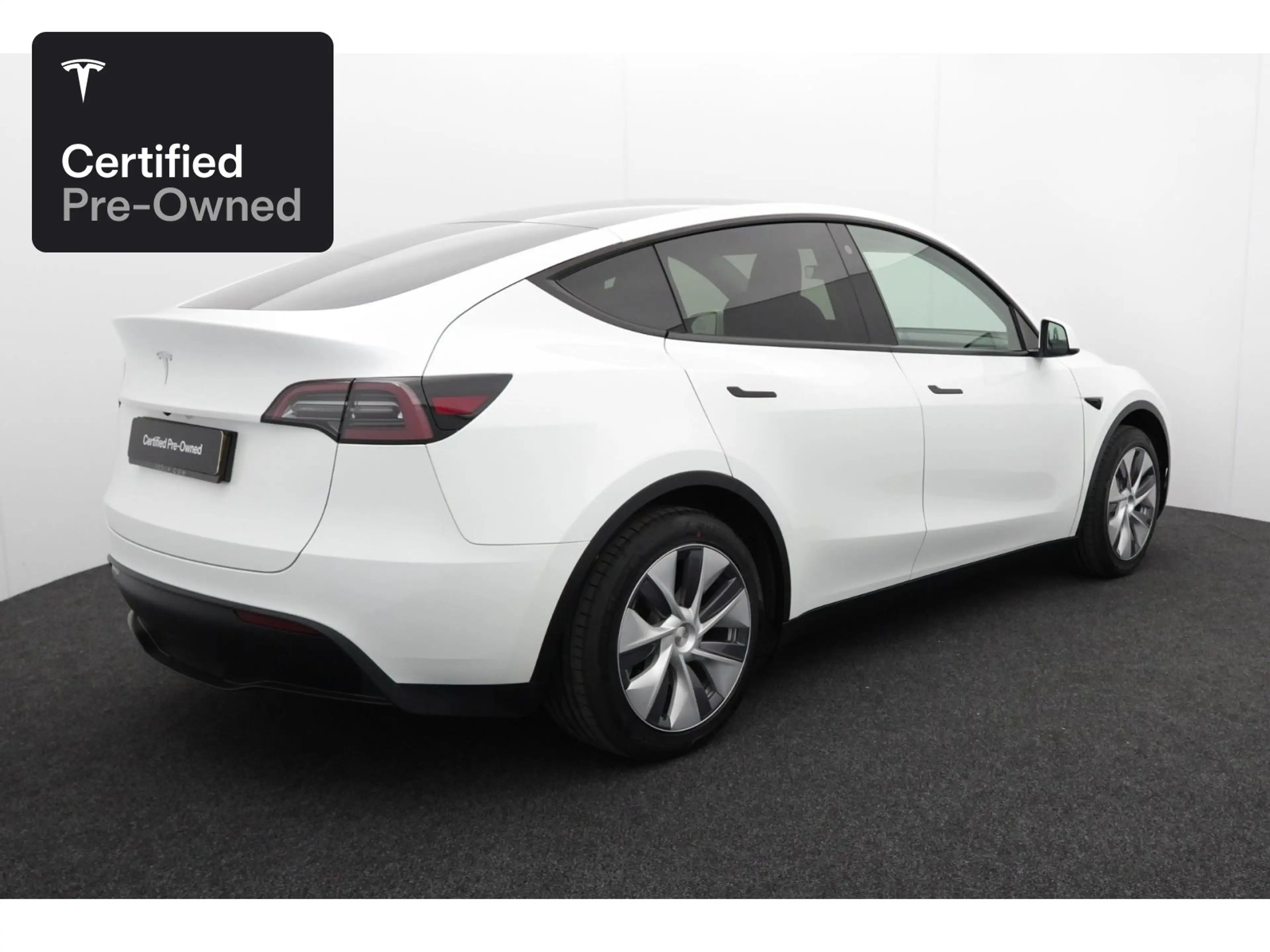 Tesla Model Y Rear-Wheel Drive "Certified Pre-Owned" — photo 8