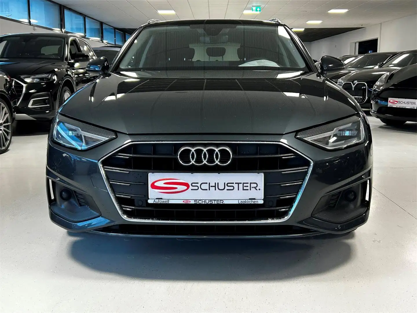 Audi A4 Avant 30 TDI S-tronic Grau - 2
