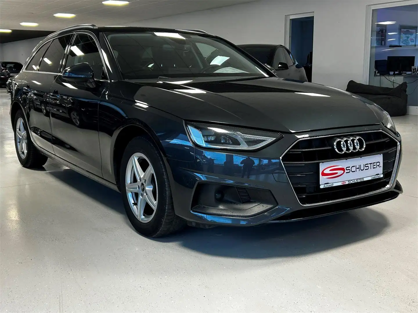 Audi A4 Avant 30 TDI S-tronic Grau - 1