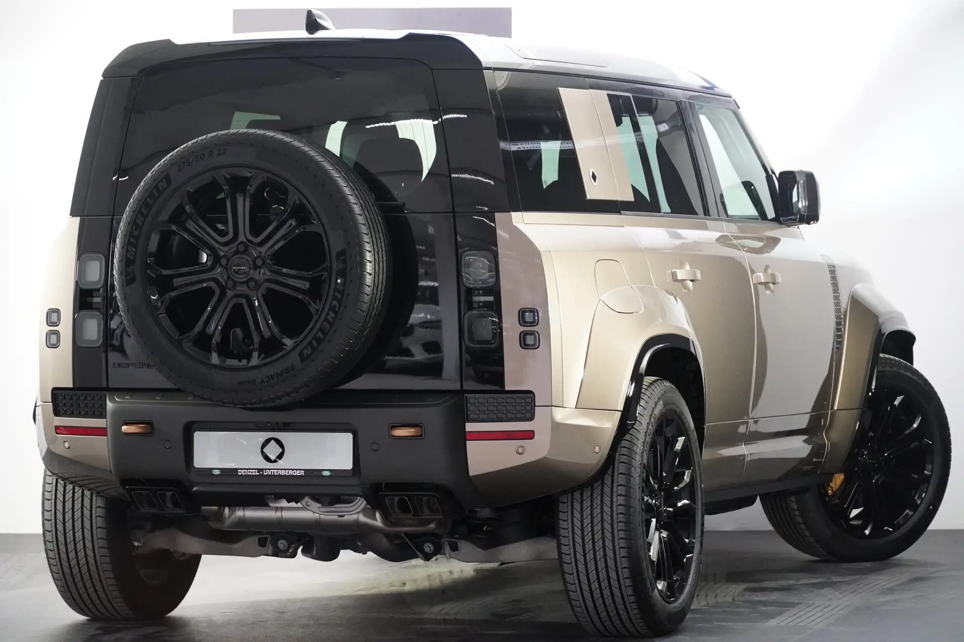 랜드로버 Defender P540 2026 베이지 사진 3