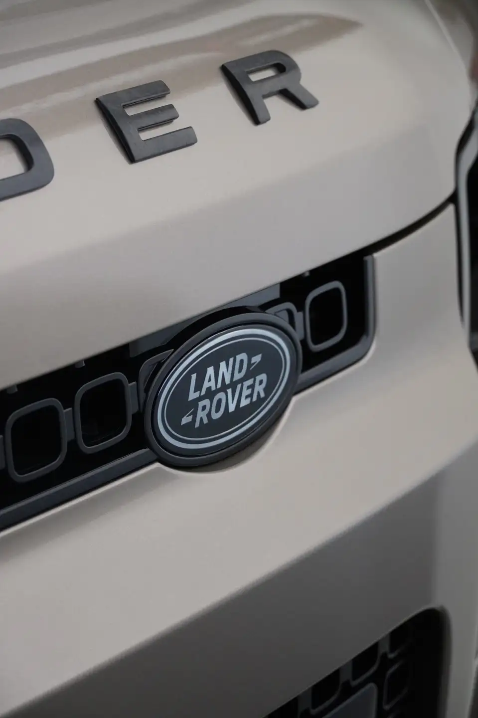 랜드로버 Defender P540 2026 베이지 사진 8