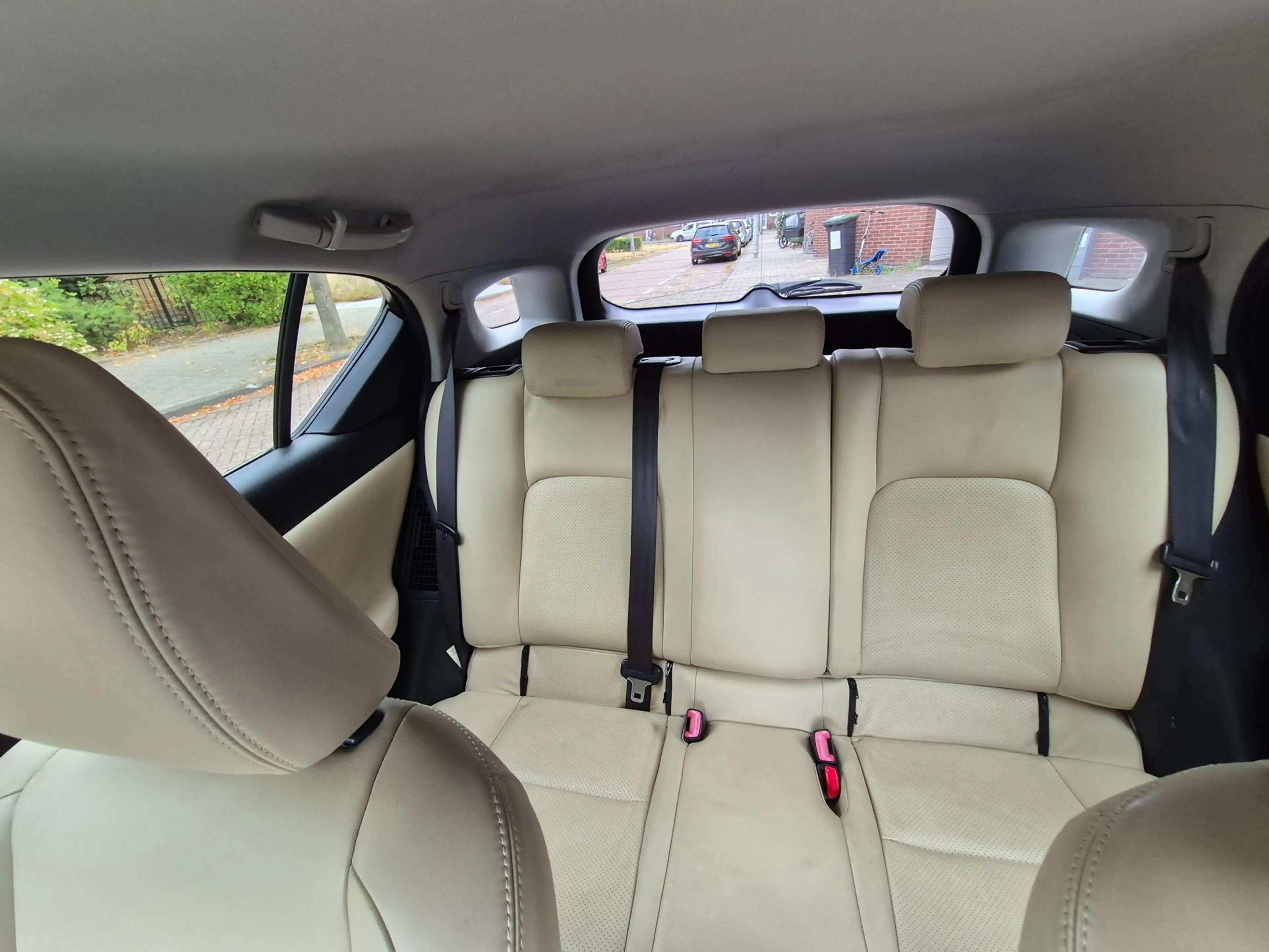 Lexus CT 200h Hybrid — photo 2