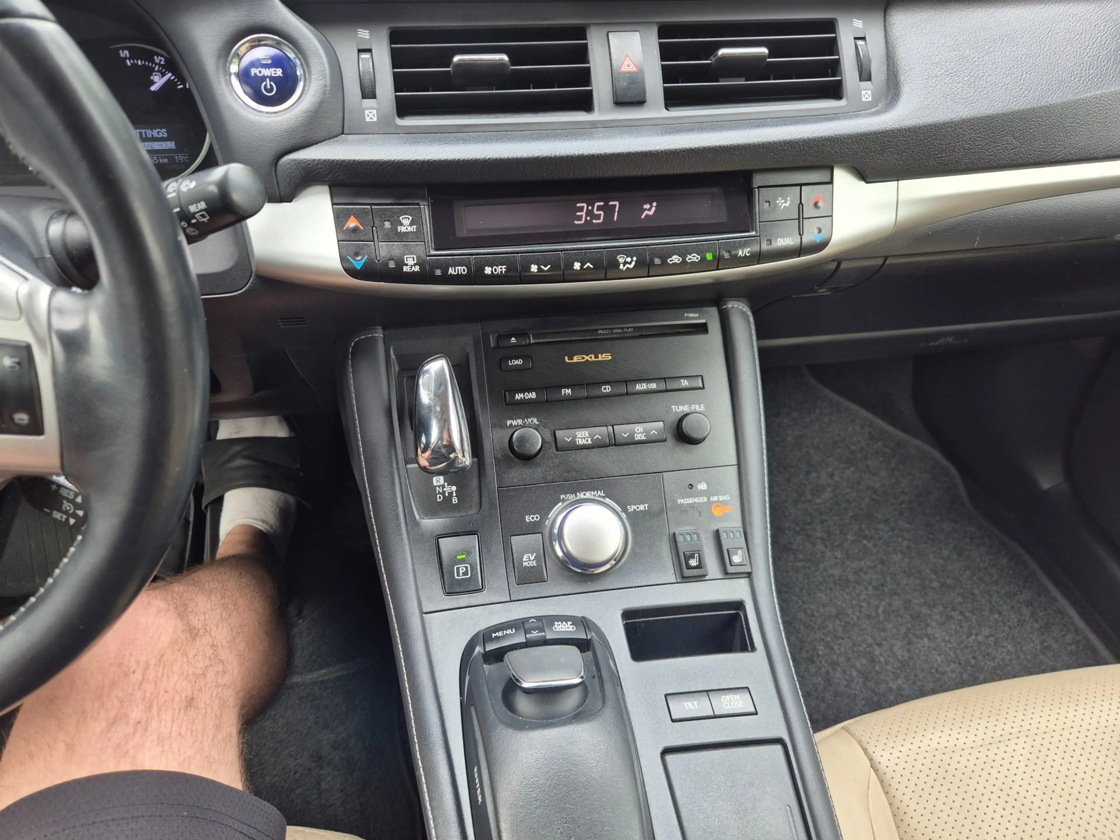 Lexus CT 200h Hybrid — photo 6