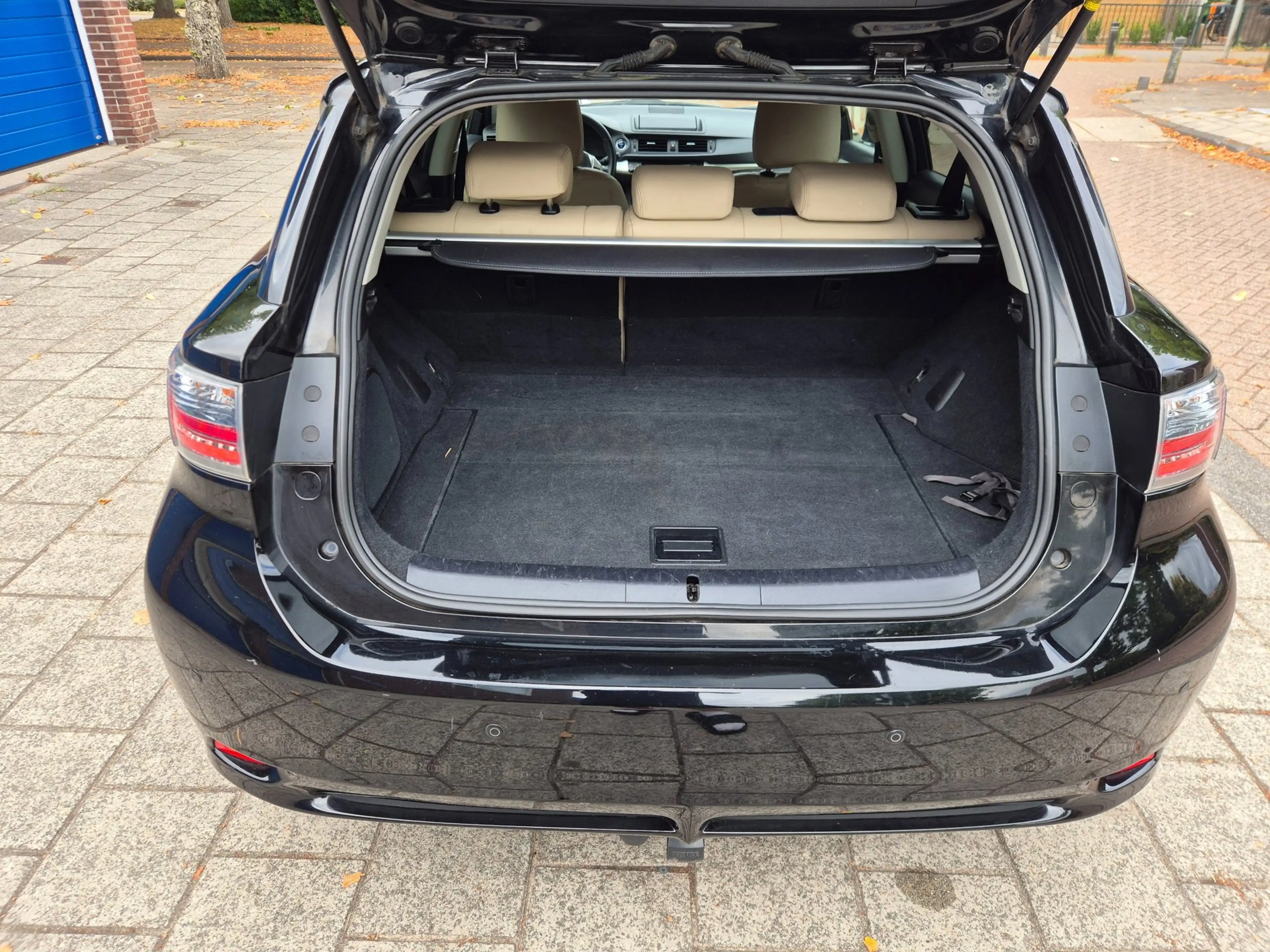 Lexus CT 200h Hybrid — photo 11