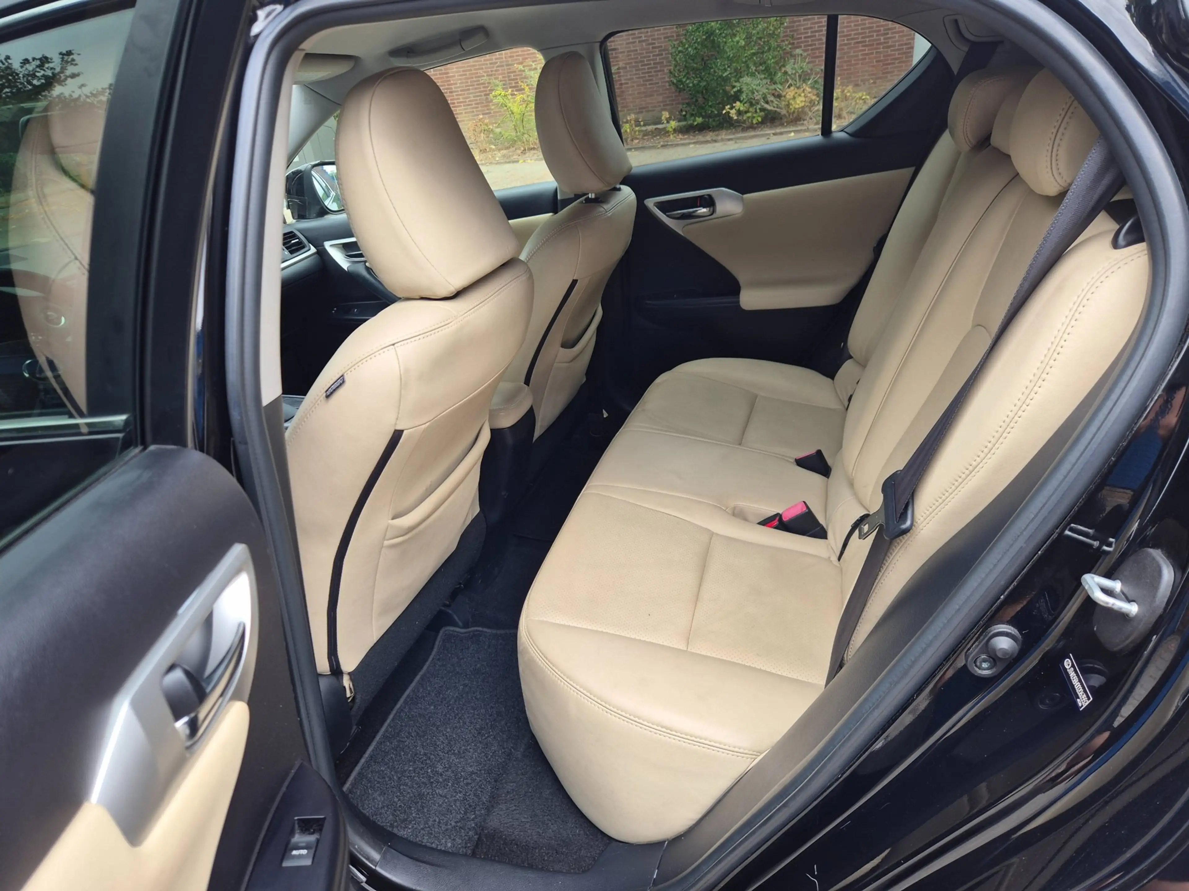 Lexus CT 200h Hybrid — photo 14