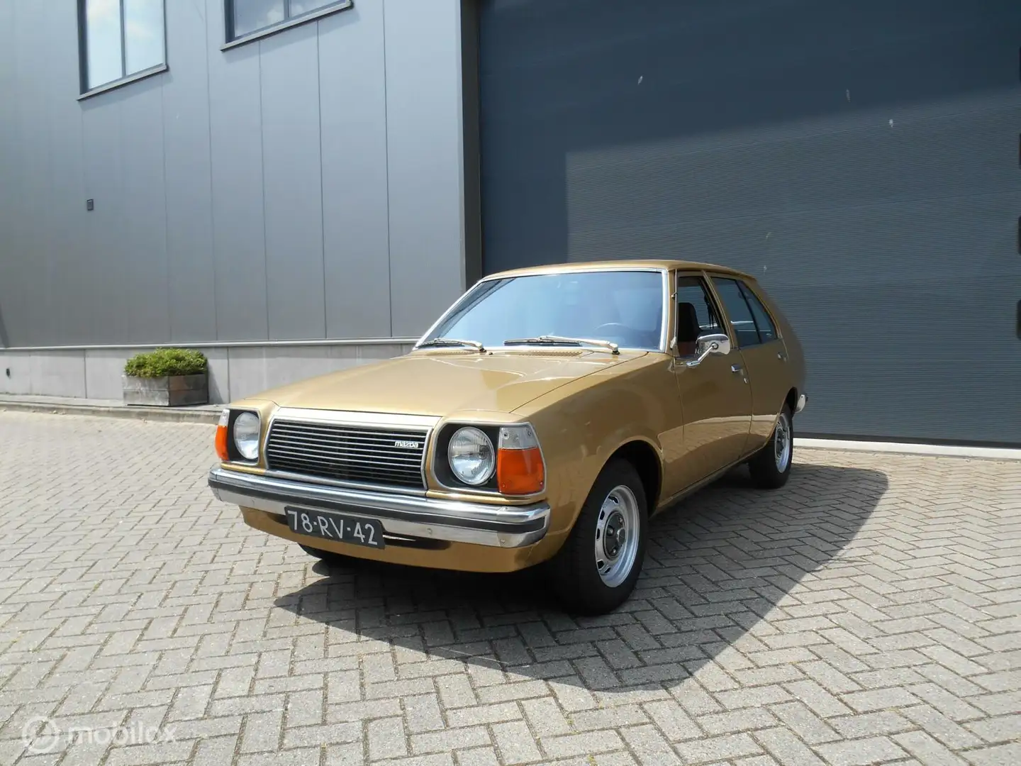 Mazda 323 1.3 5-Deurs (FA4) In zeer nette staat!!! 1977 Bej - 1