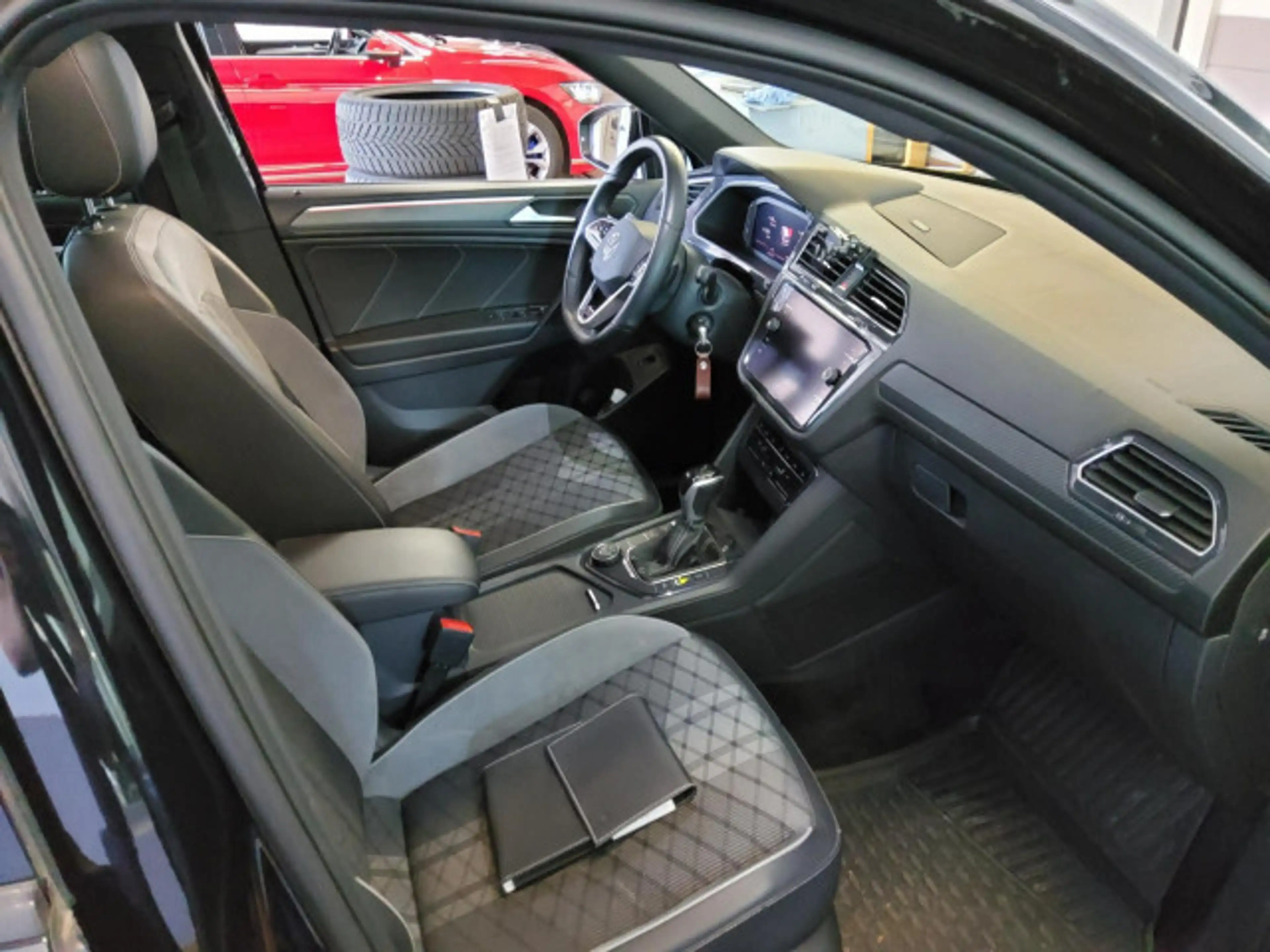 Volkswagen Tiguan Allspace R-Line 2.0TDI 7Sitz AHK RFK PANO — photo 6