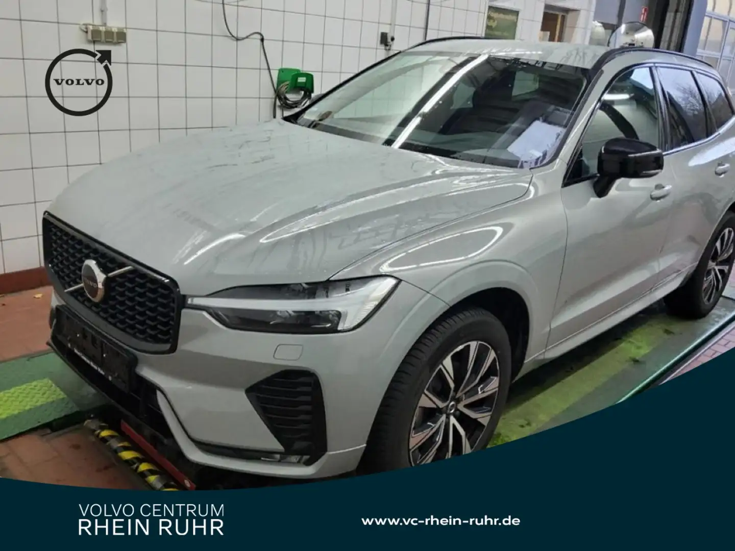 Volvo XC60 B5 AWD Plus Dark+AHK+WINTERPAK+MEMORY+RFK+ Grau - 1