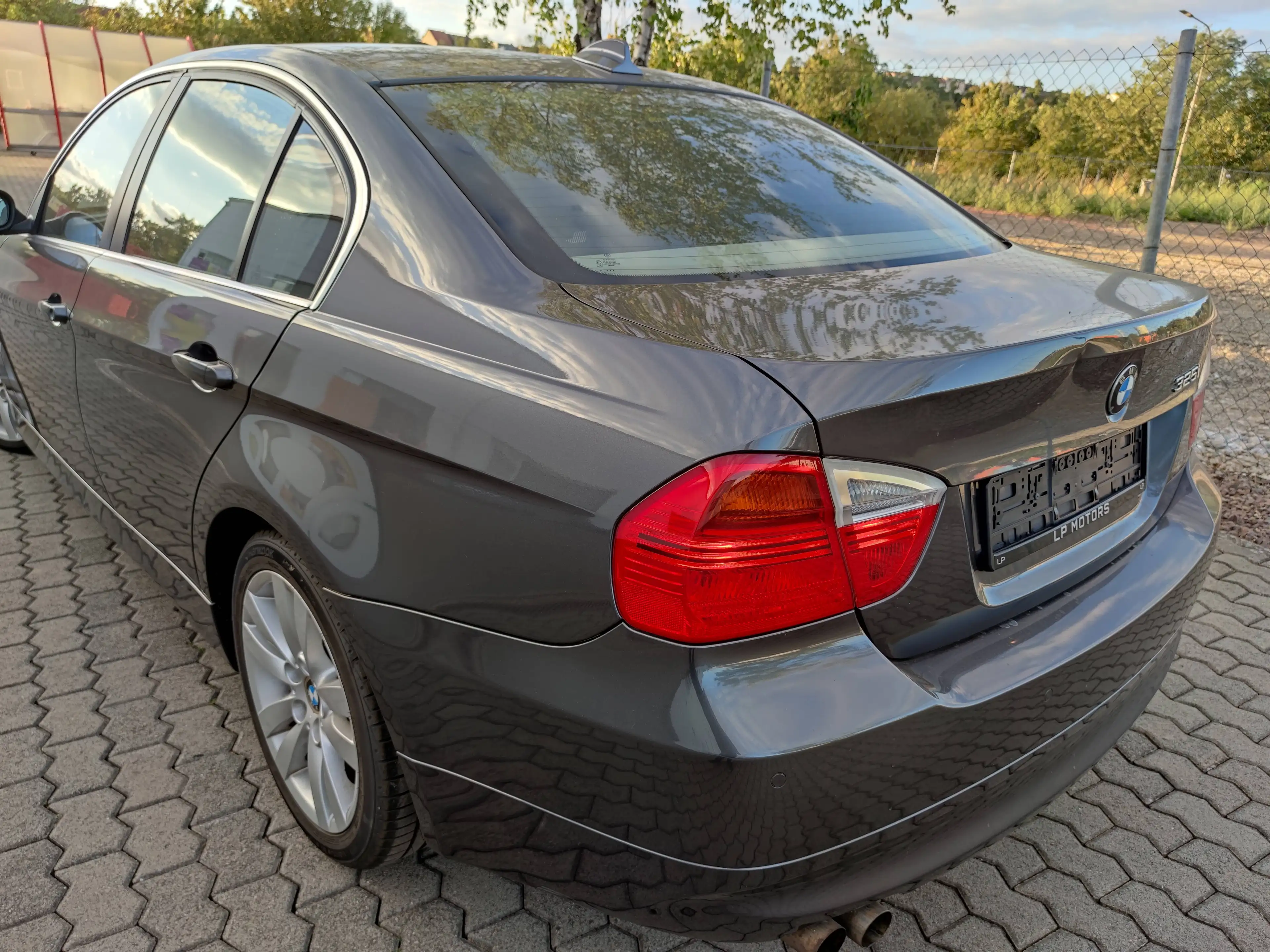 BMW 325 325 i Automatik Ledersitze Sport — photo 13